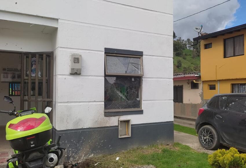 Artefacto bomba en estación de Policía de Belmira, Antioquia, deja tres heridos