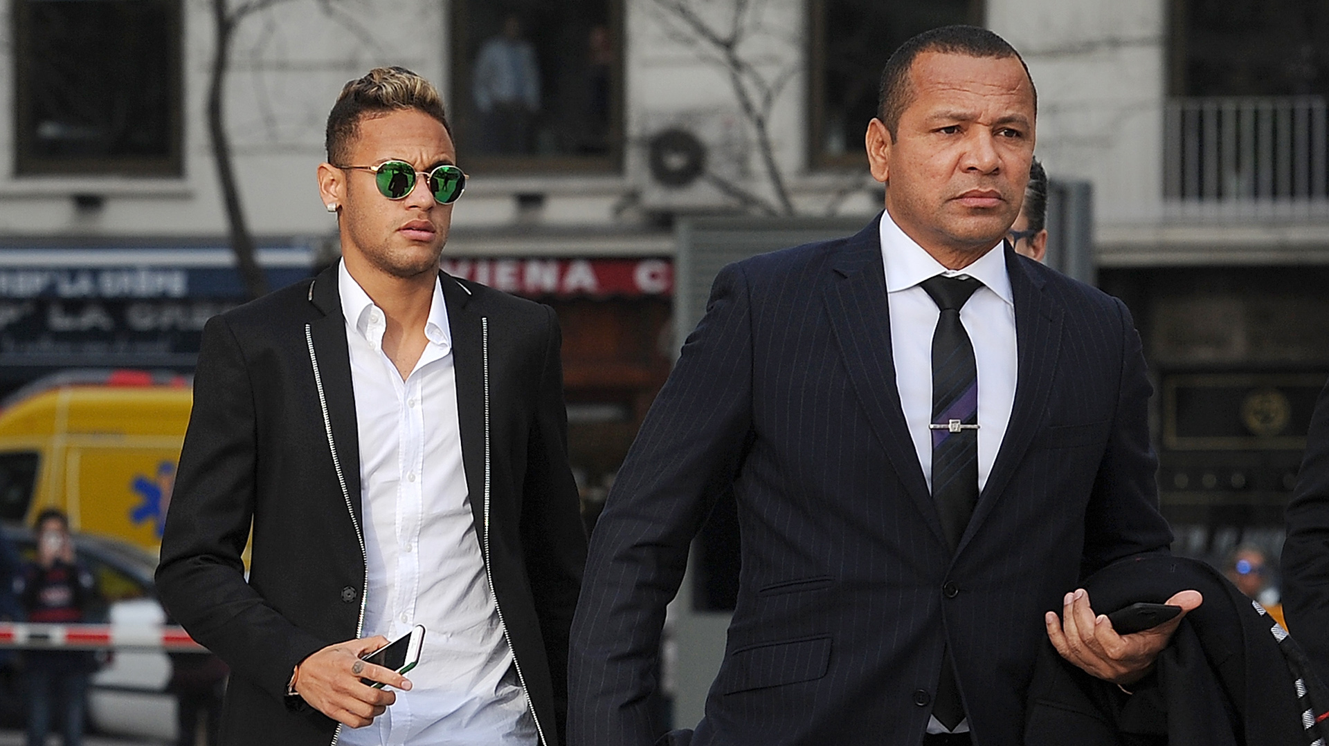 Neymar y su padre protagonizaron una tensa discusión que quedó filmada en el documental (Getty)