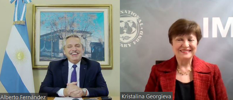 Sonrisas de ocasión: el presidente Alberto Fernández y la directora del FMI, Kristalina Georgieva