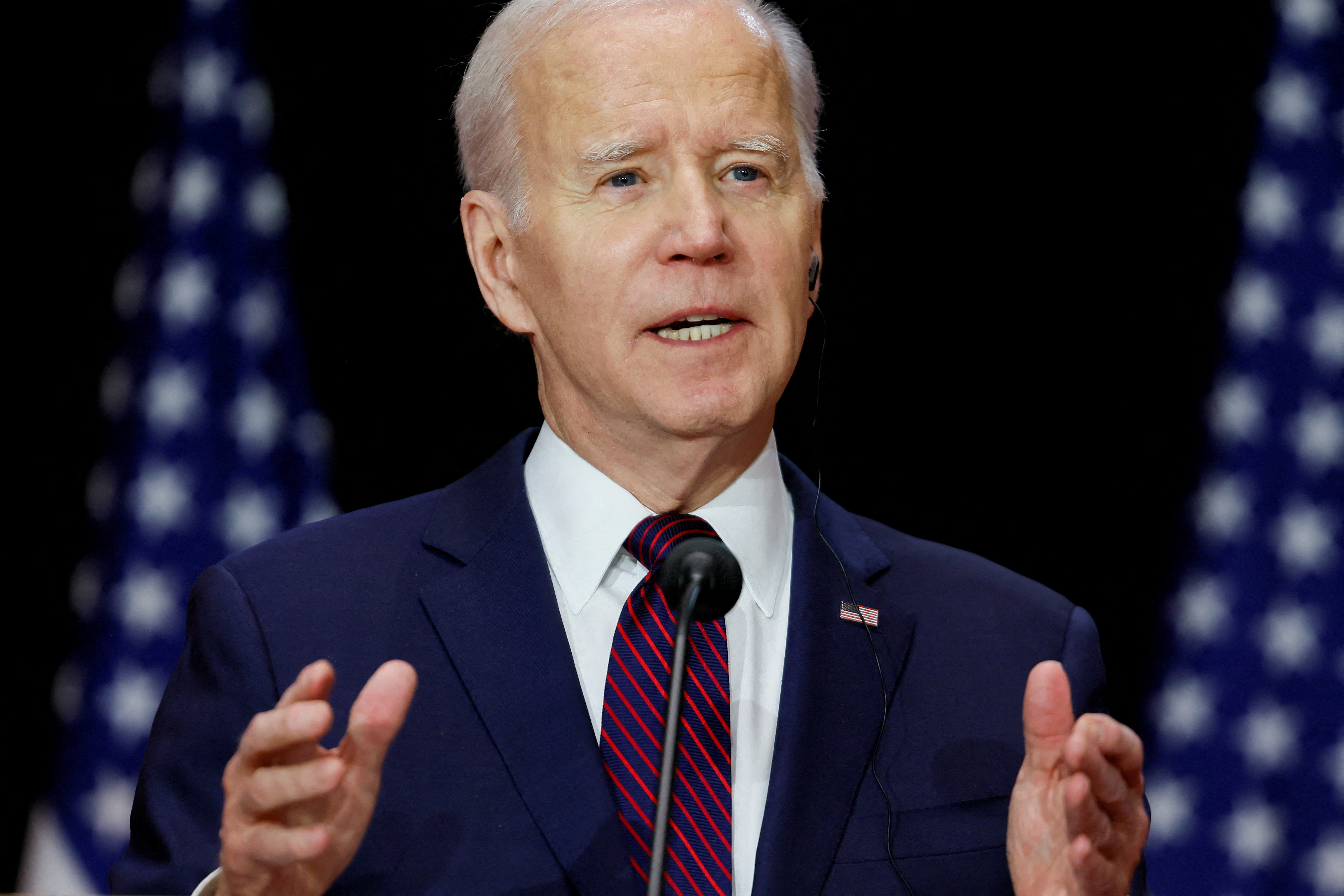 Biden le advirtió al régimen de Irán que EEUU responderá con fuerza a los ataques contra sus bases militares en Siria. (REUTERS)