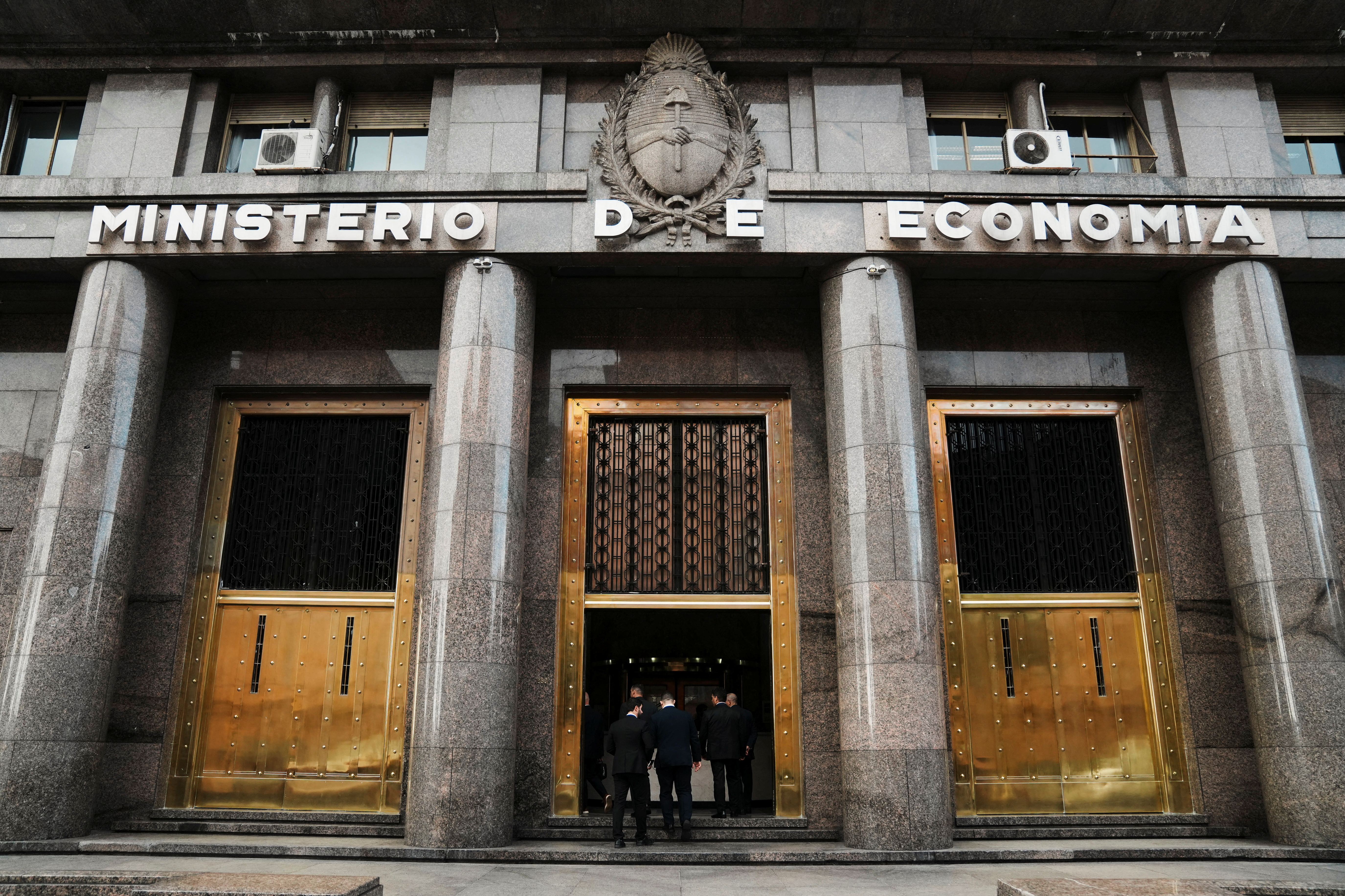 El Gobierno enfrentará vencimientos de deuda por casi USD 20.000 millones durante 2026