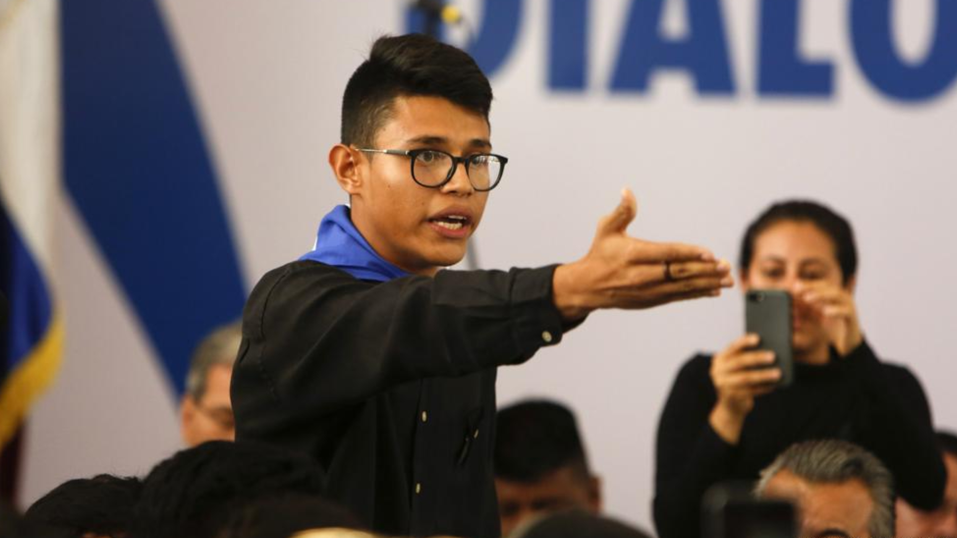 "Esta no es una mesa de diálogo, es la mesa de su rendición… ¡Ríndase!”, le dijo a Ortega el 16 de mayo de 2018 el estudiante de periodismo Lesther Alemán, de sólo 20 años de edad y prácticamente un desconocido hasta ese día.