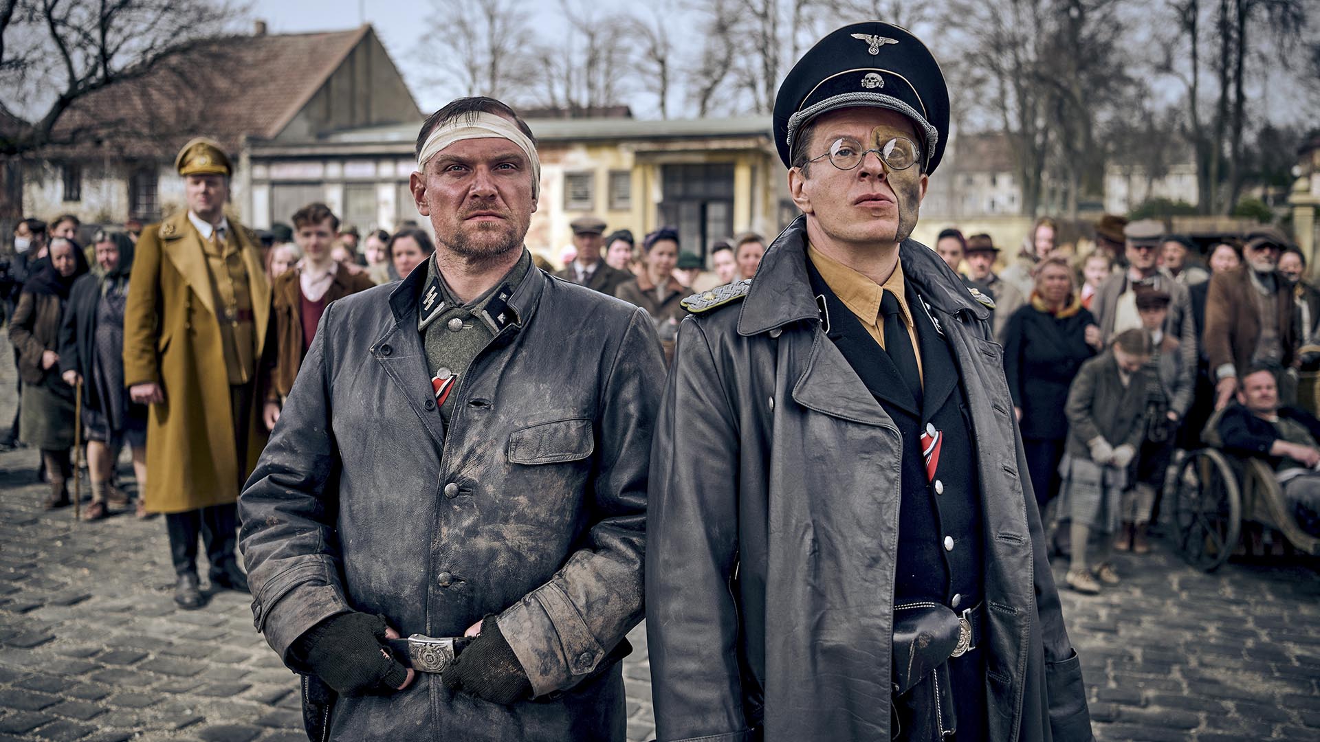 “Sangre y oro”: la película de Netflix sobre una venganza contra los nazis y la búsqueda de un tesoro