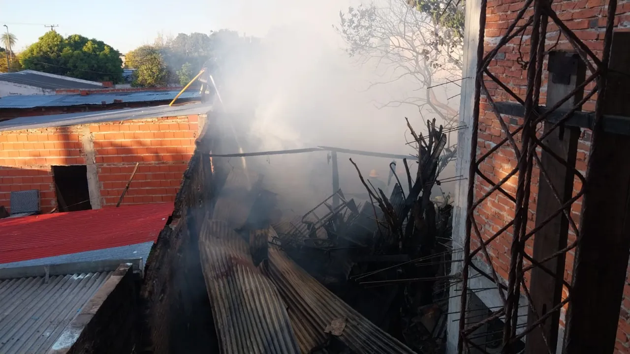 Un hombre de 77 a&ntilde;os muri&oacute; tras un incendio dentro de su casa: viv&iacute;a solo y se movilizaba en silla de ruedas