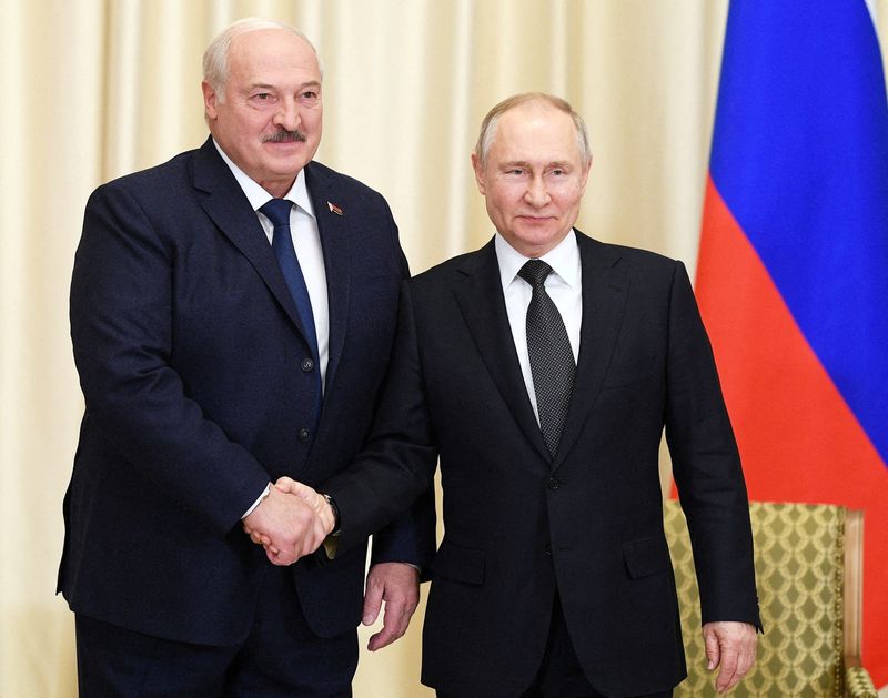 Vladimir Putin y su par bielorruso Alexander Lukashenko (Sputnik/Reuters)