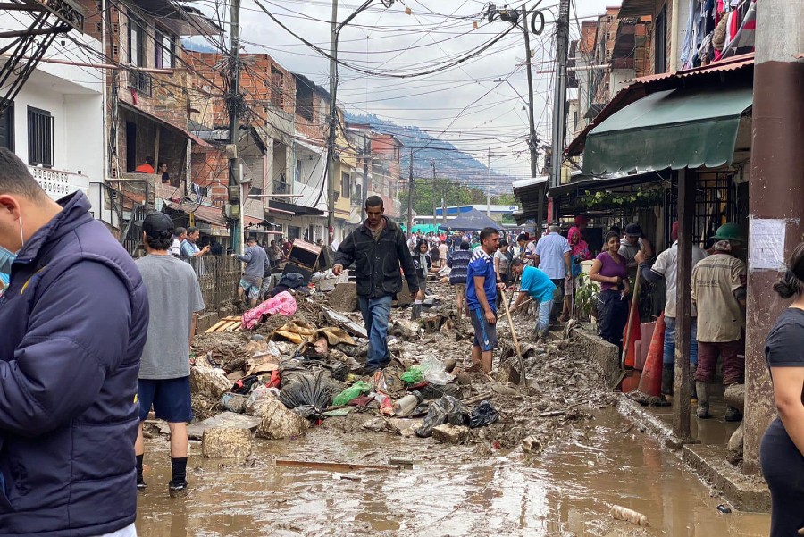 Sigue la crisis por el invierno en Bello, Antioquia: más de 1.500 afectados, casas colapsadas y barrios inundados