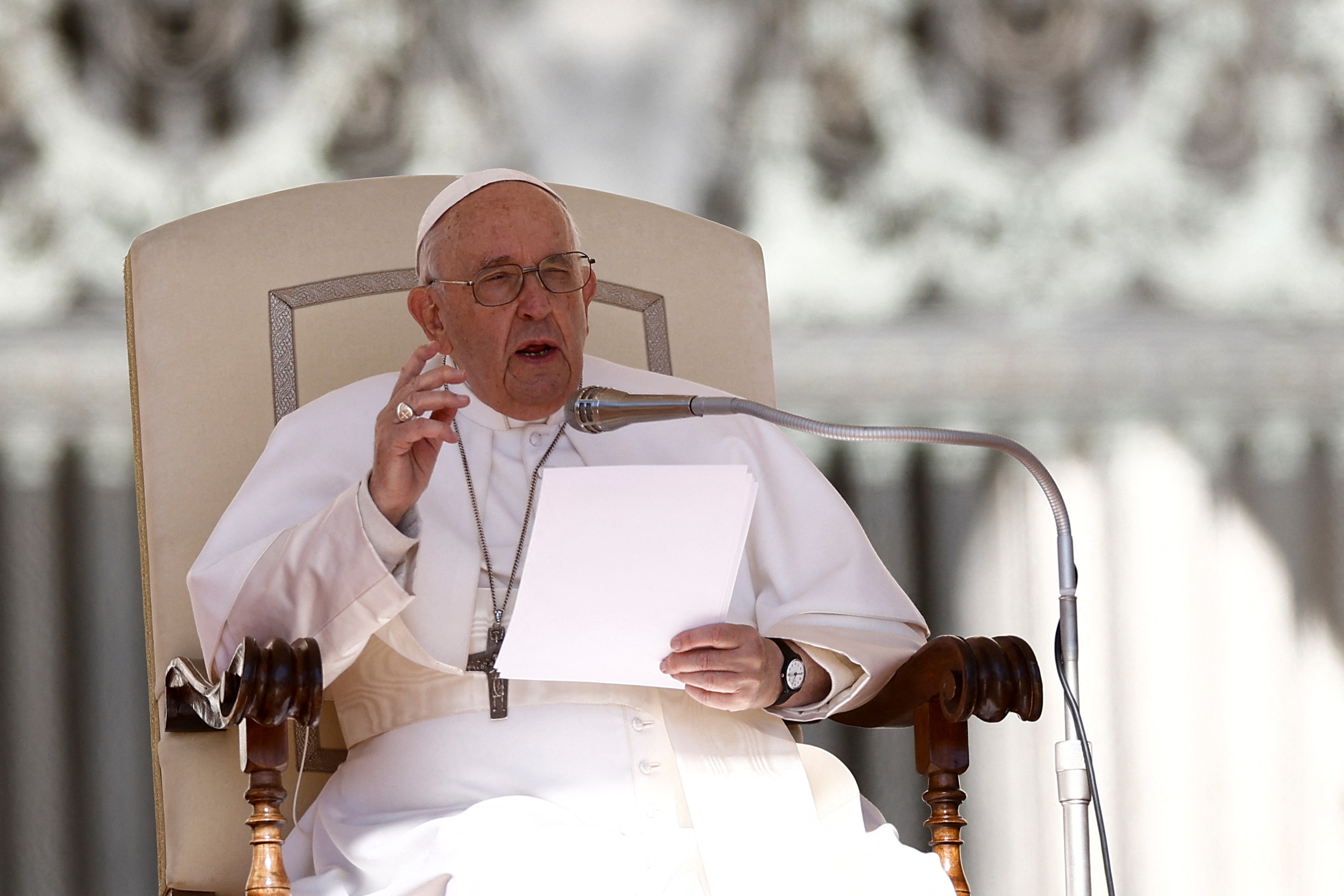 El papa Francisco celebra la audiencia general semanal en la Plaza de San Pedro (REUTERS/Guglielmo Mangiapane)