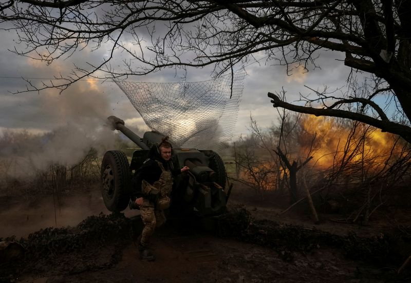 FILE PHOTO.  Ukrainian service members of a 3rd separate assault brigade of the Ukrainian Armed Forces, fire a D30 howitzer at a front line, amid Russia's attack on Ukraine, near the town of Bakhmut, Ukraine.  April 23, 2023. REUTERS/Sofiia Gatilova