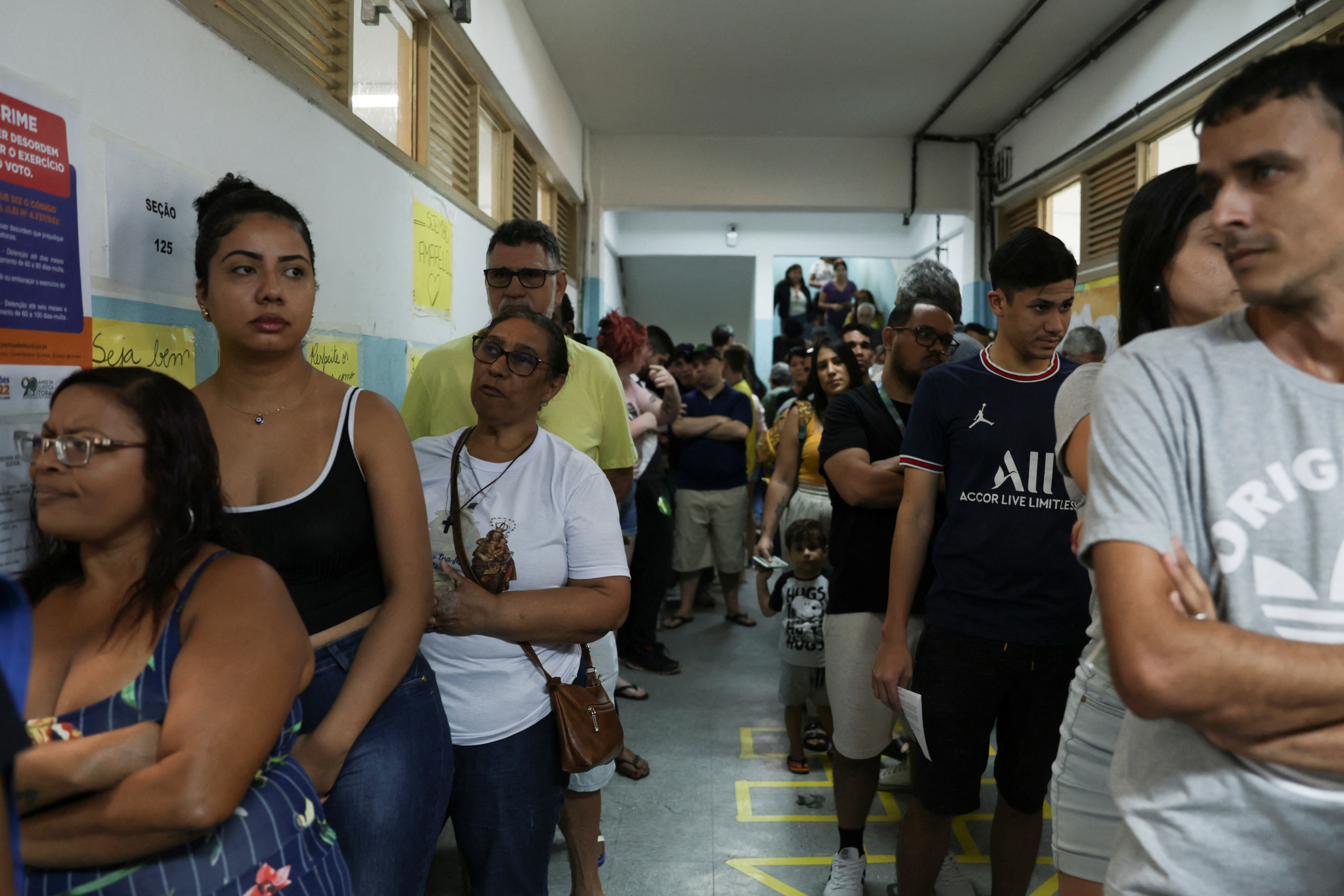 Largas filas en un centro de votación en Rio de Janeiro (REUTERS/Pilar Olivares)
