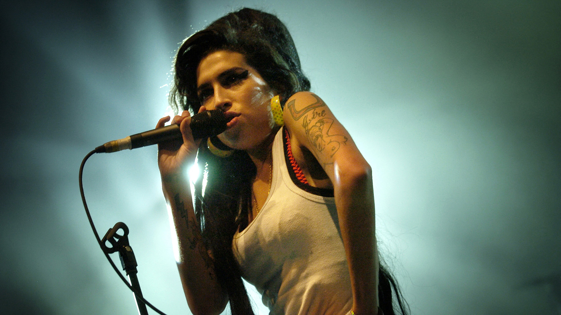 La artista británica Amy Winehouse falleció a los 27 años a causa de una intoxicación alcohólica en 2011. (Jeff Pachoud/AFP)