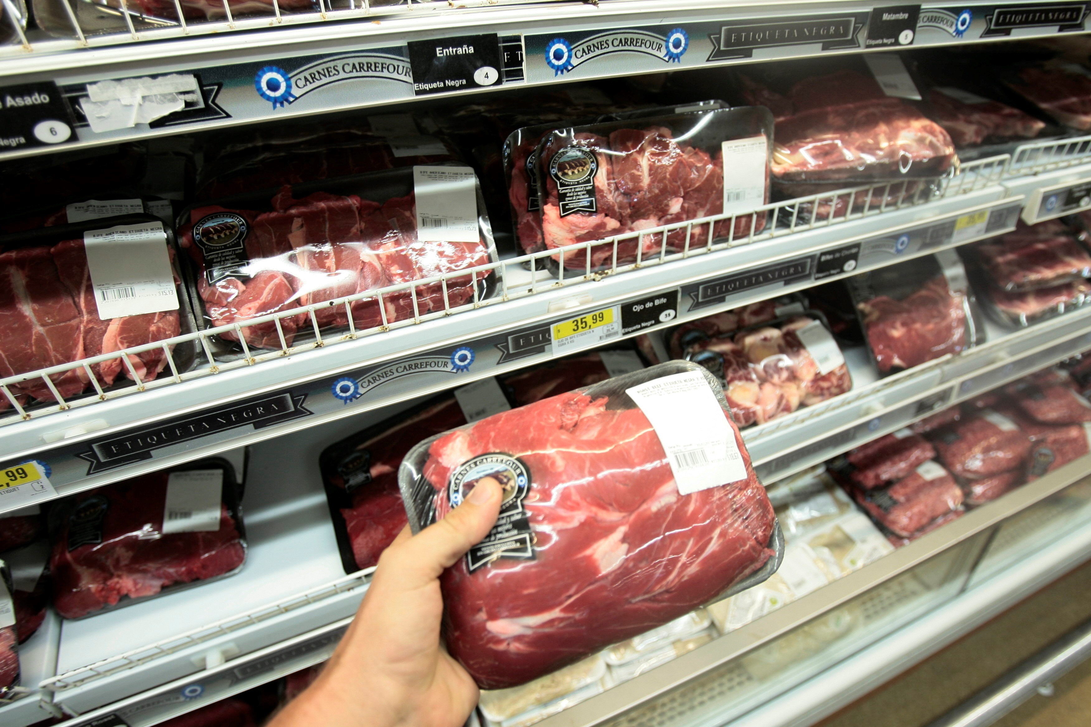 El Gobierno espera tener un acuerdo anual para los precios de una docena de cortes de carne (Foto: EFE /Cézaro De Luca)
