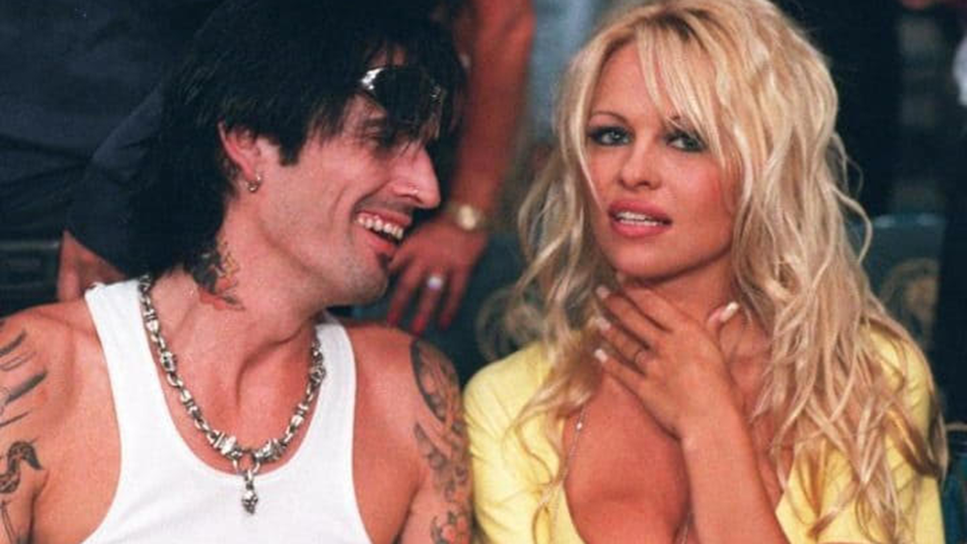 El músico Tommy Lee y la actriz Pamela Anderson se casaron en 1995. Un video erótico inauguró toda una era en Internet. (AP)
