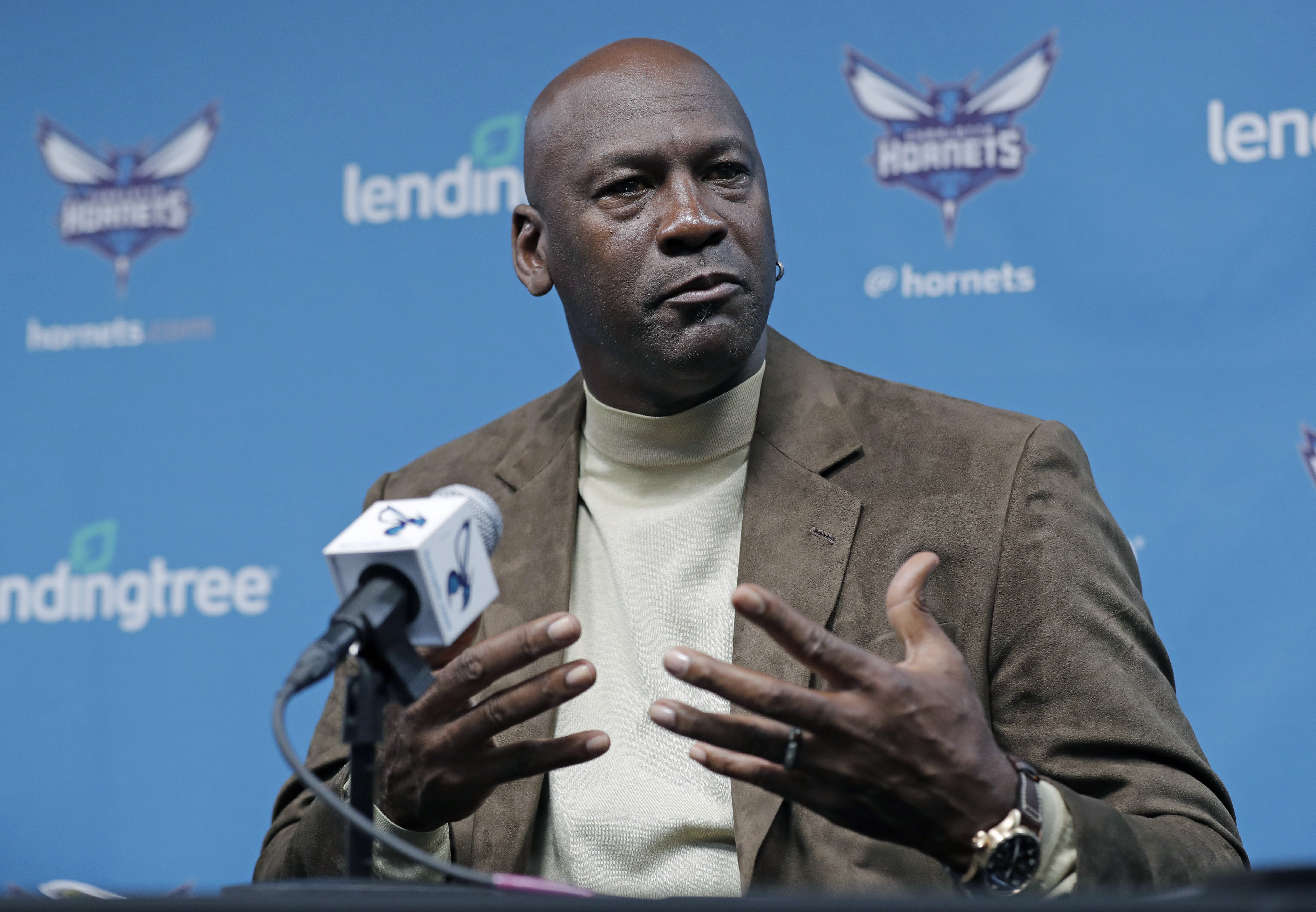 Michael Jordan fue propietario de los Charlotte Hornets durante 13 años (AP Foto/Chuck Burton)