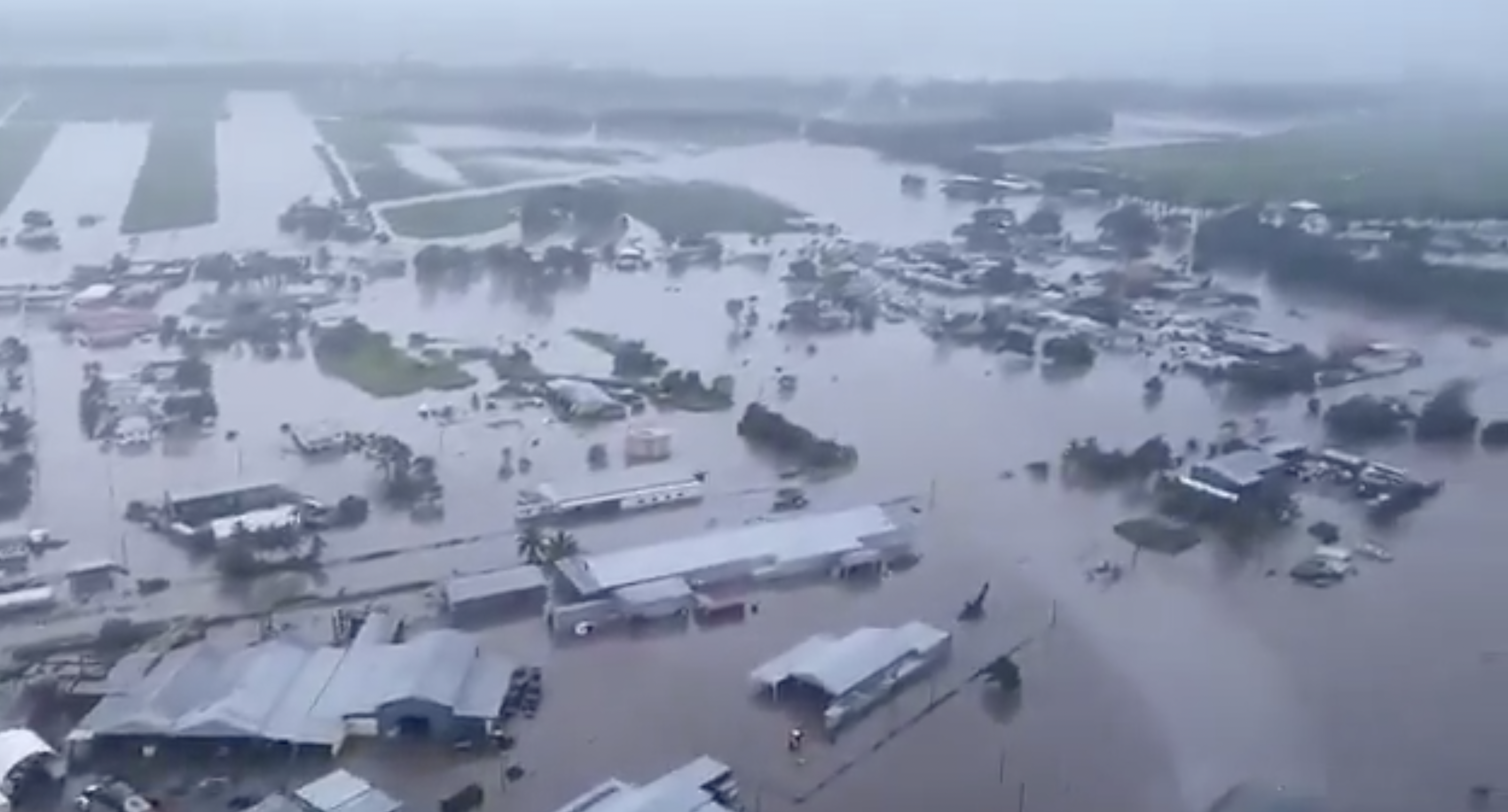 Graves inundaciones en el noreste de Australia: una mujer murió y miles de personas fueron evacuadas