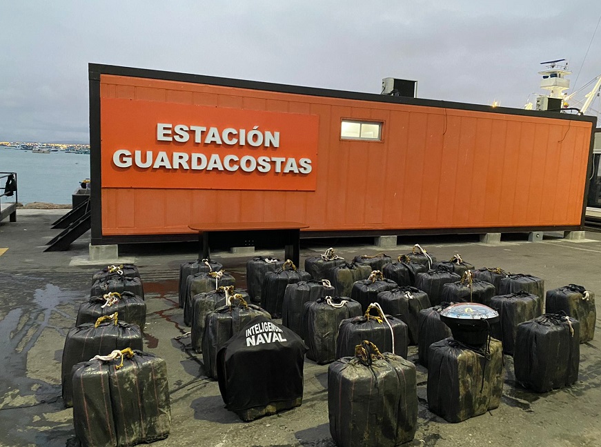 Imagen de los sacos de droga incautados en altamar (Foto: Armada del Ecuador)