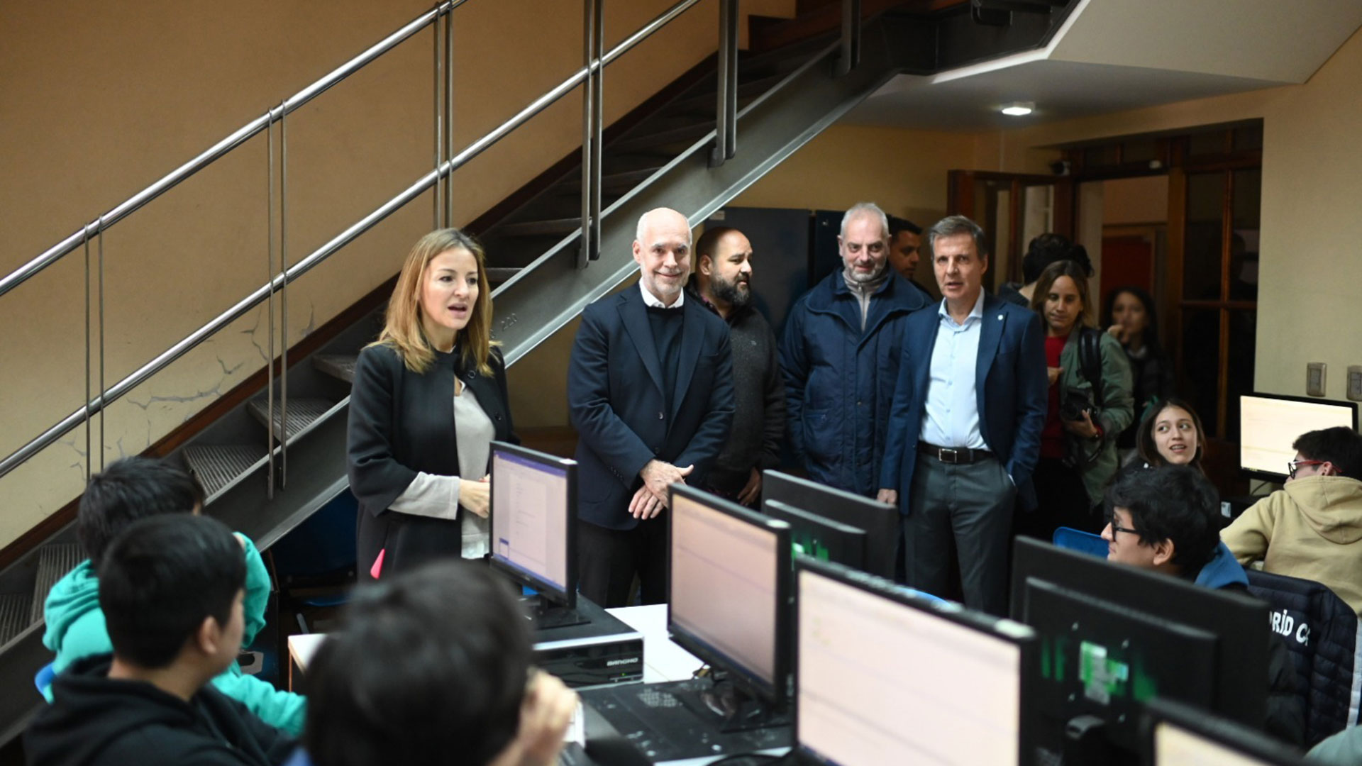 La ministra de Educación y el jefe de Gobierno porteño junto a estudiantes de secundaria