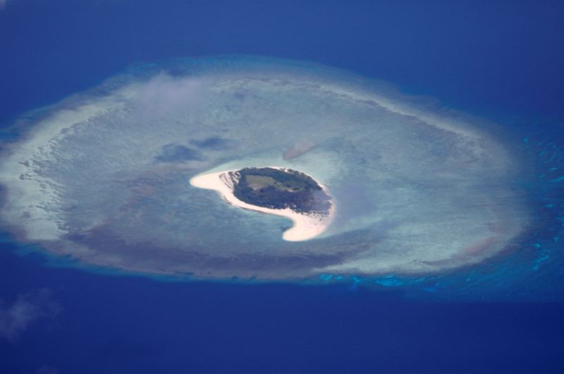Foto de archivo de una isla deshabitada en el disputado Mar de China Meridional (REUTERS/Erik de Castro)
