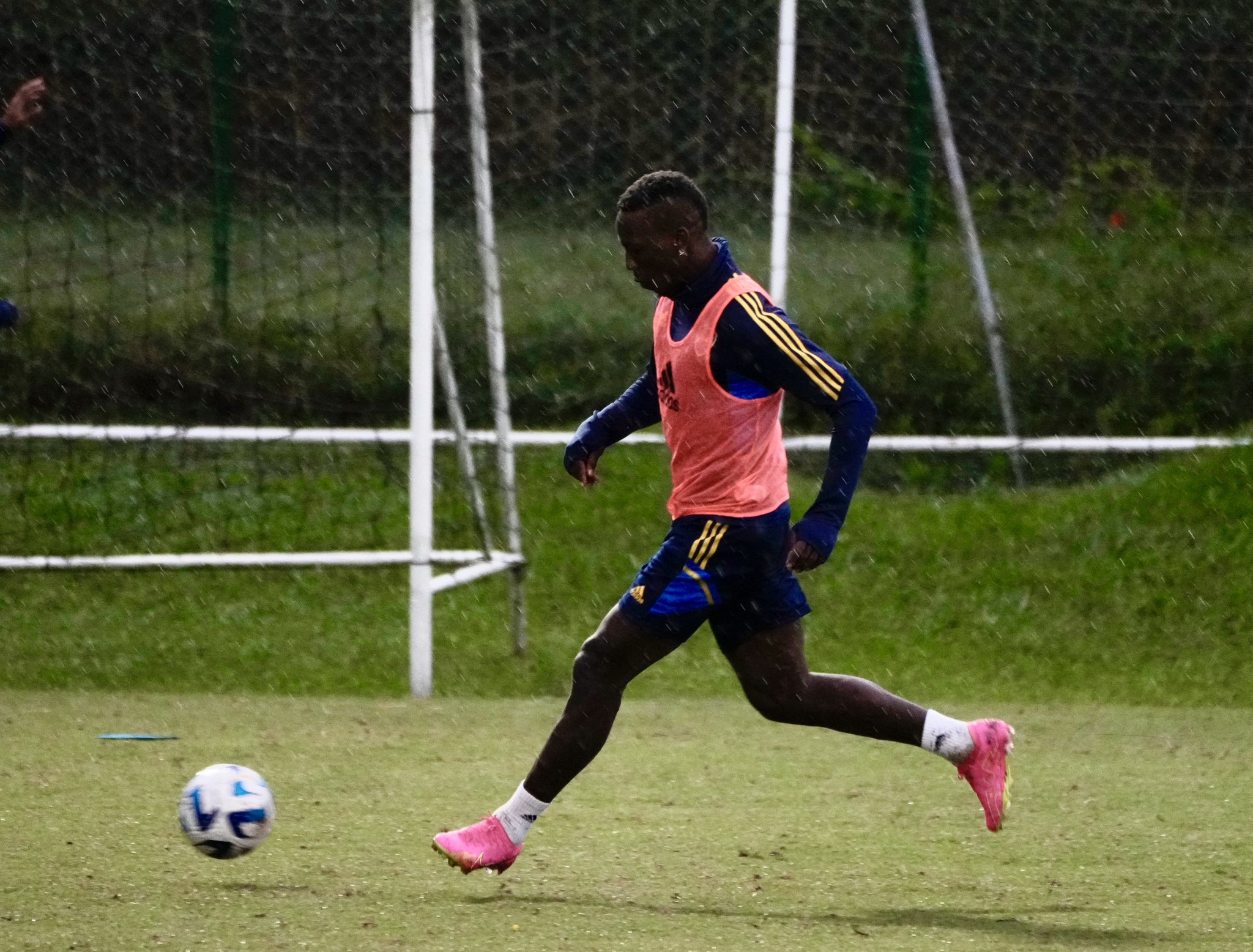 Luis Advíncula también padece problemas musculares y no jugaría ante Arsenal por la Liga Profesional (Boca Juniors)