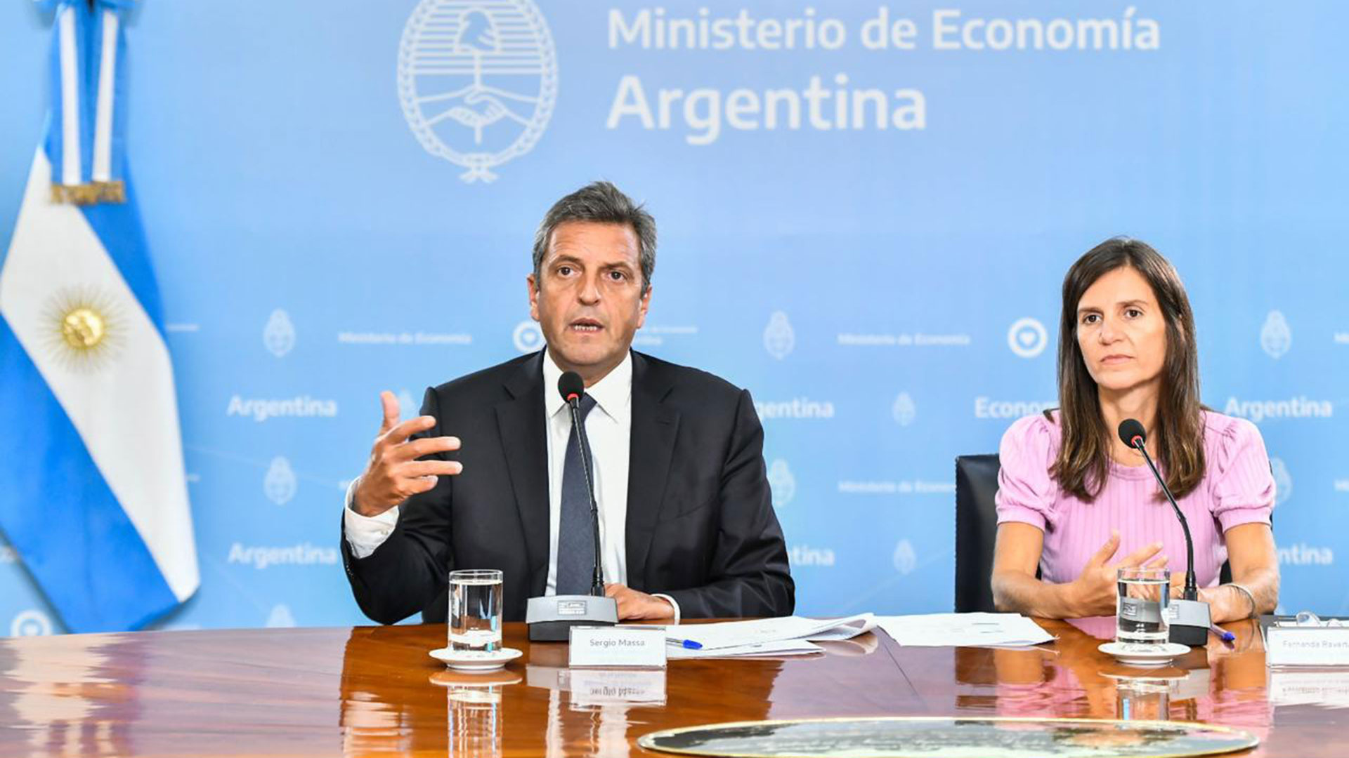 El ministro de Economía Sergio Massa y la titular de la Anses Fernanda Raverta 