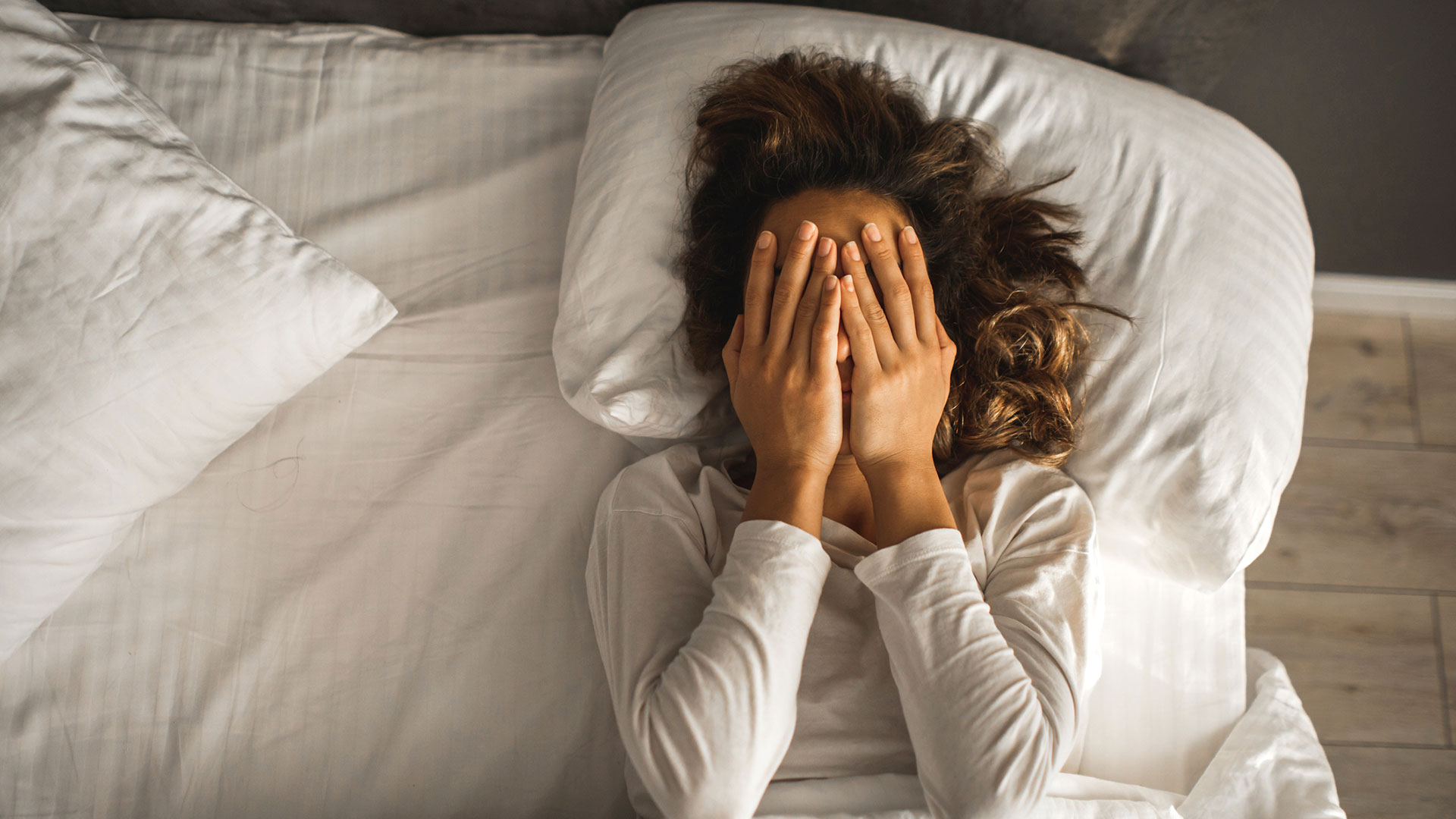 Existen algunos alimentos que pueden afectar negativamente a la calidad del sueño y que deberíamos evitar si queremos dormir mejor (Getty Images)
