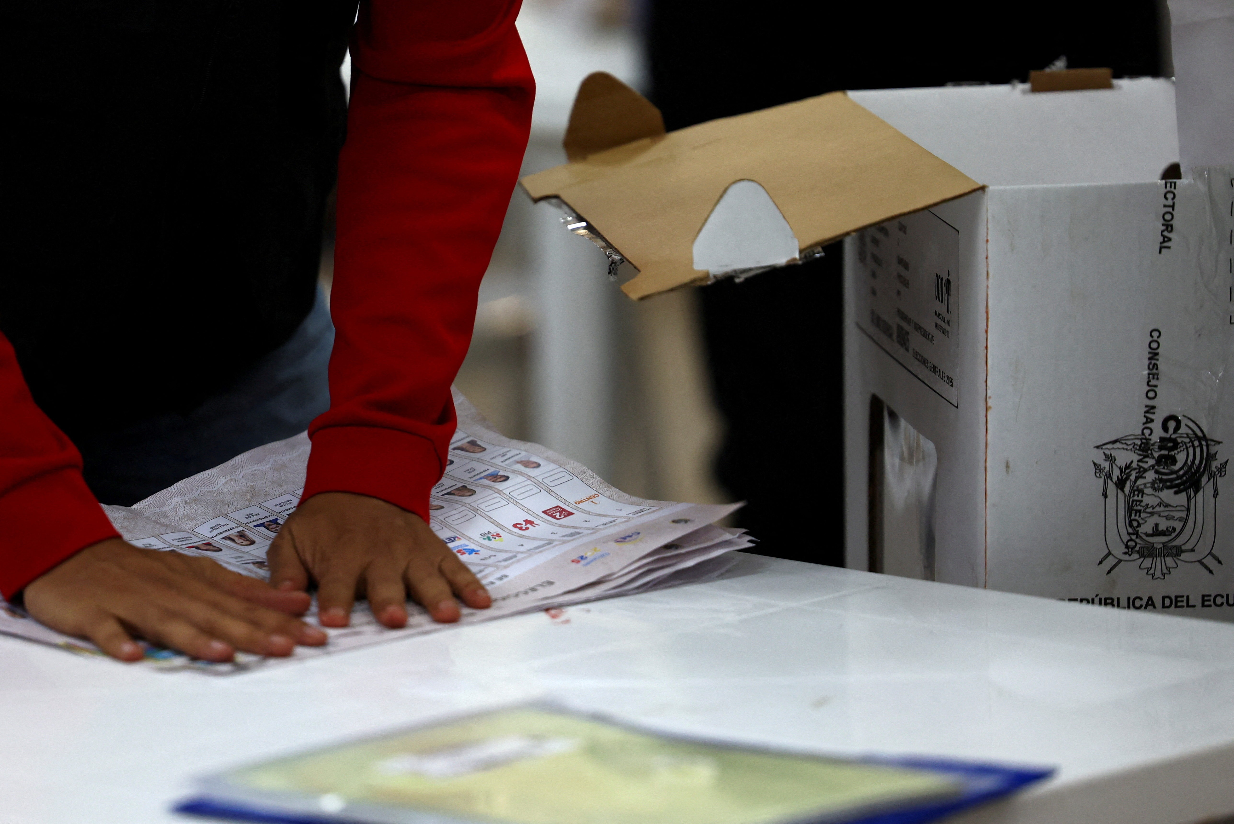 Polarización, reconfiguración política y declive de partidos tradicionales: las 4 claves de las elecciones en Ecuador