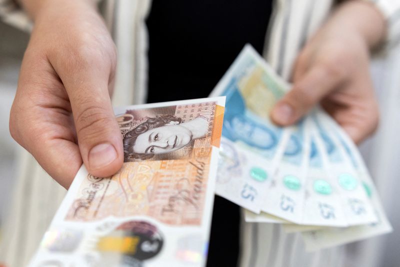 Billetes de libra esterlina británica. REUTERS/Dado Ruvic