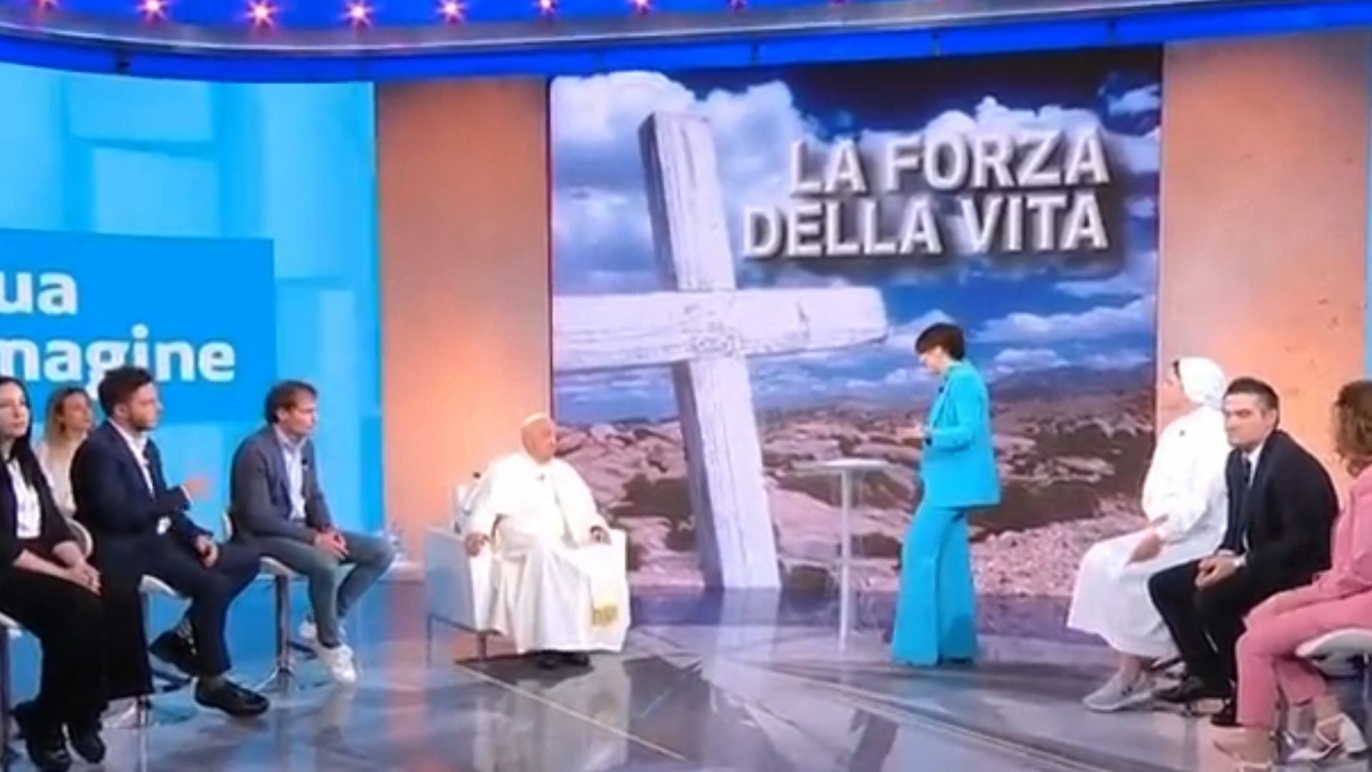 El Papa conversó con periodistas y distintos invitados del programa "A su imagen" de la RAI