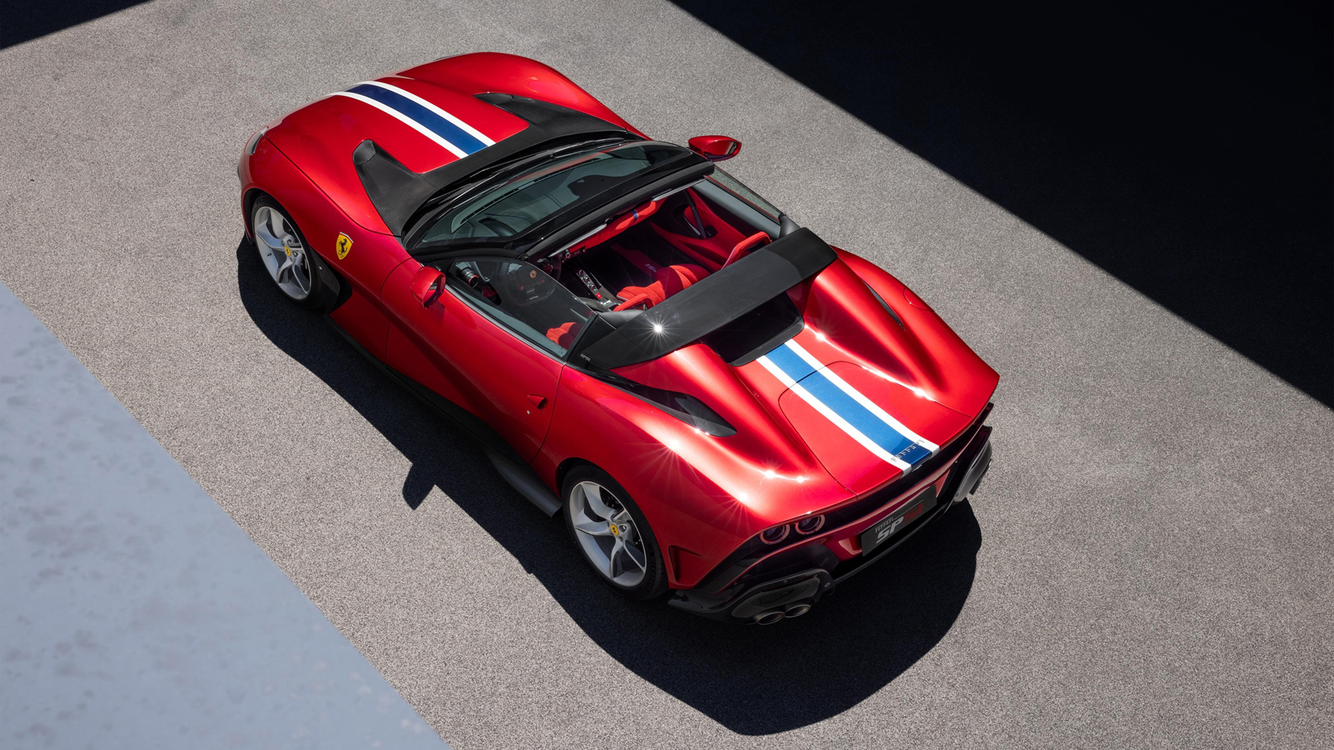 Los modelos únicos se desarrollan sobre la base de otro auto de Ferrari, del cual se mantiene motor, disposición y chasis