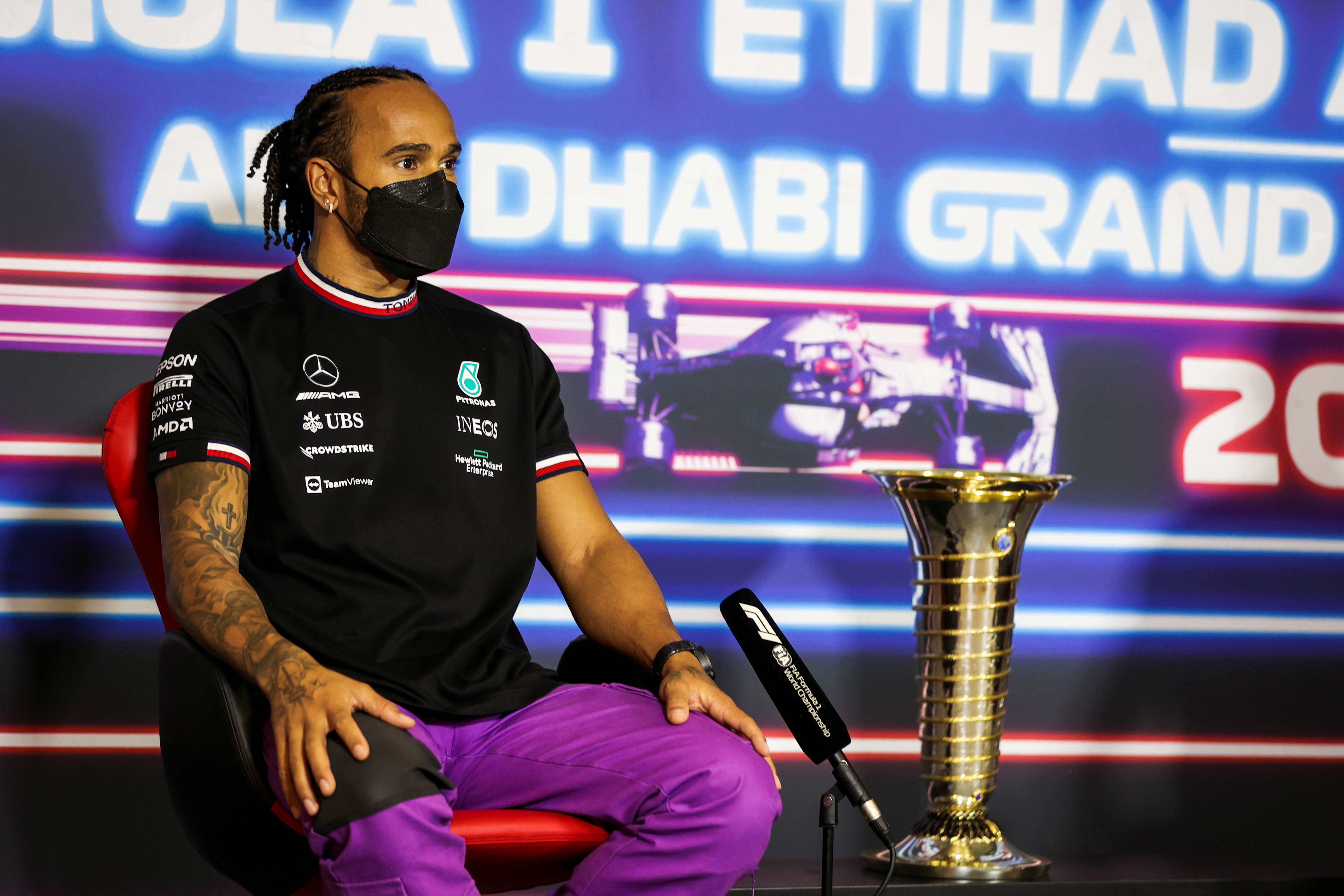 Lewis Hamilton embolsará un bono millonario si logra ganar el título de la Fórmula 1 en Abu Dhabi (Foto: REUTERS)