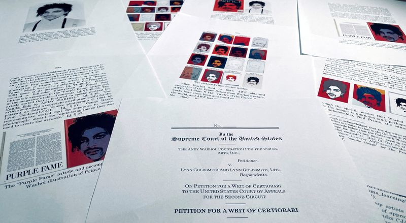 Parte de la petición de más de 140 páginas presentada ante el Tribunal Supremo de Estados Unidos por la Fundación Andy Warhol para las Artes Visuales (Foto: REUTERS/Jim Bourg)