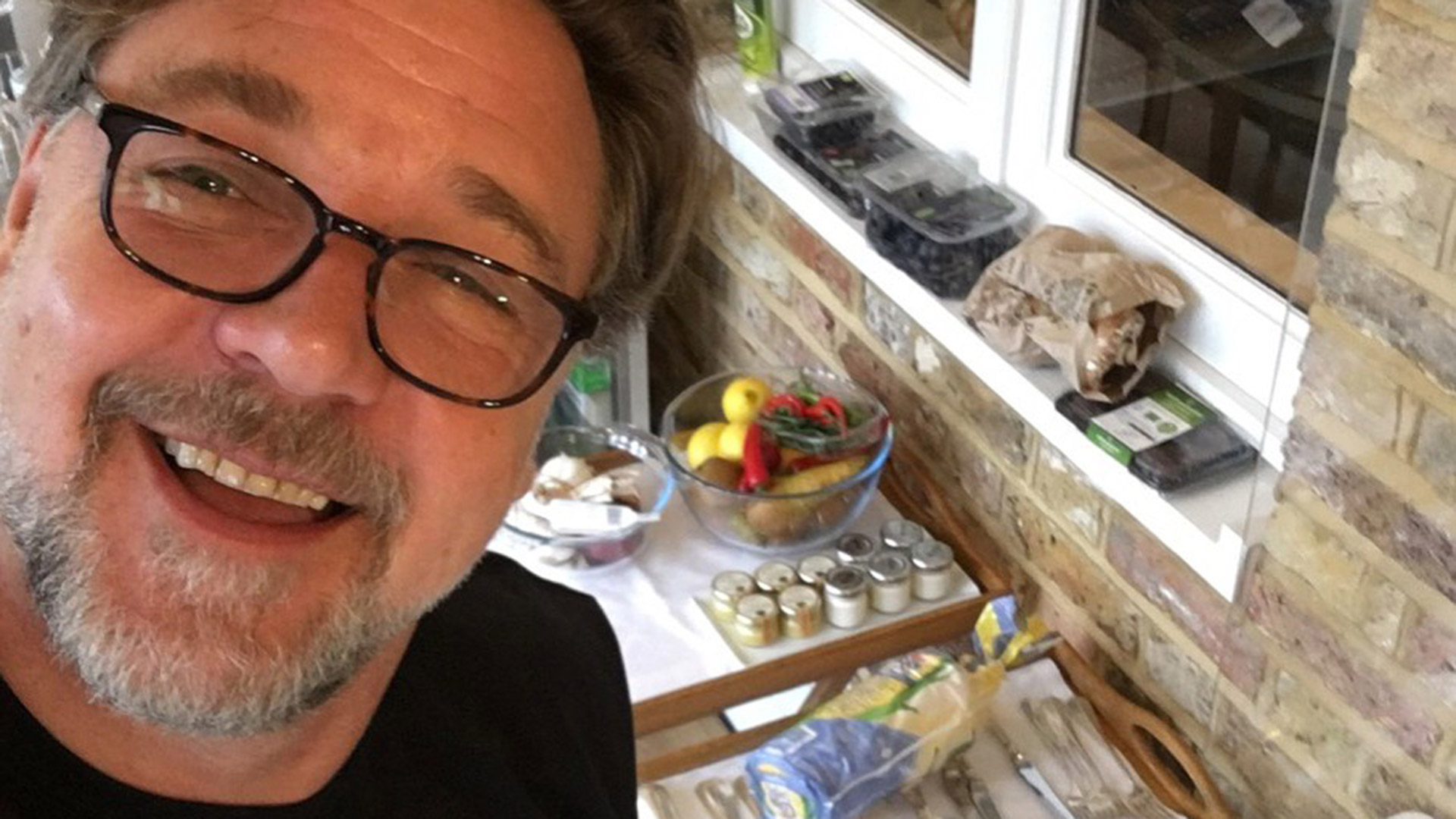 Russell Crowe mostrado sus destrezas en la cocina (Foto: Instagram)