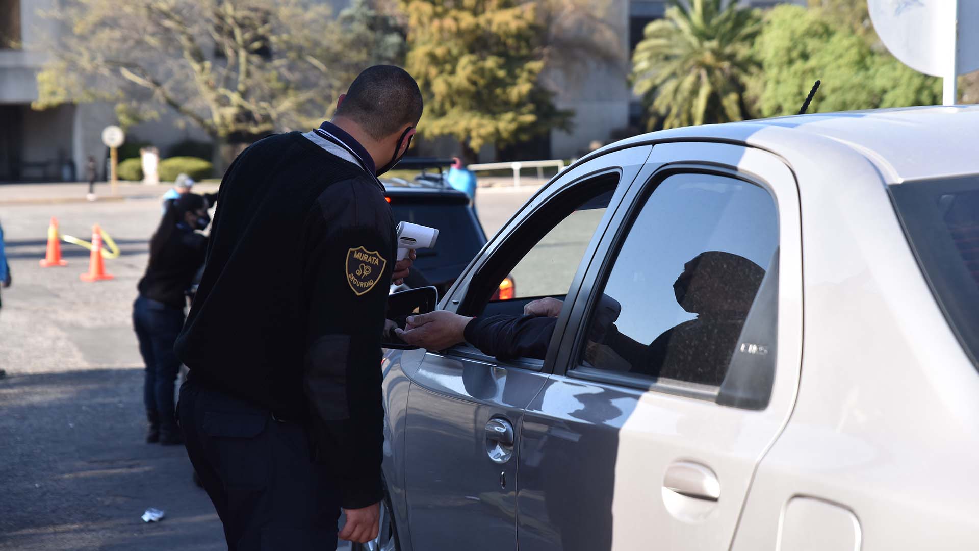 Está autorizado el ingreso en autos o a pie