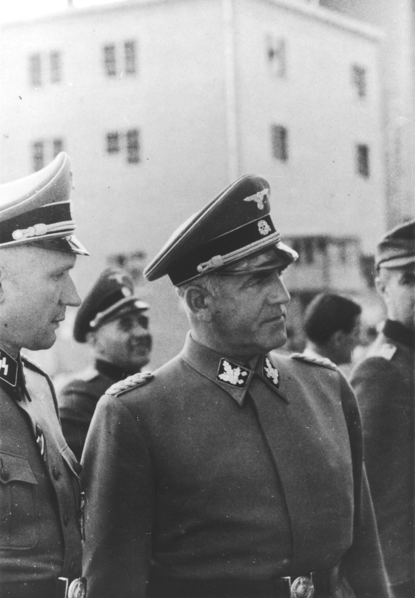 Oswald Pohl era un fanático nazi a cargo de la administración de los bienes de todos los judíos asesinados en Europa; controló también treinta empresas a cargo de las SS (United State Memorial Museum)