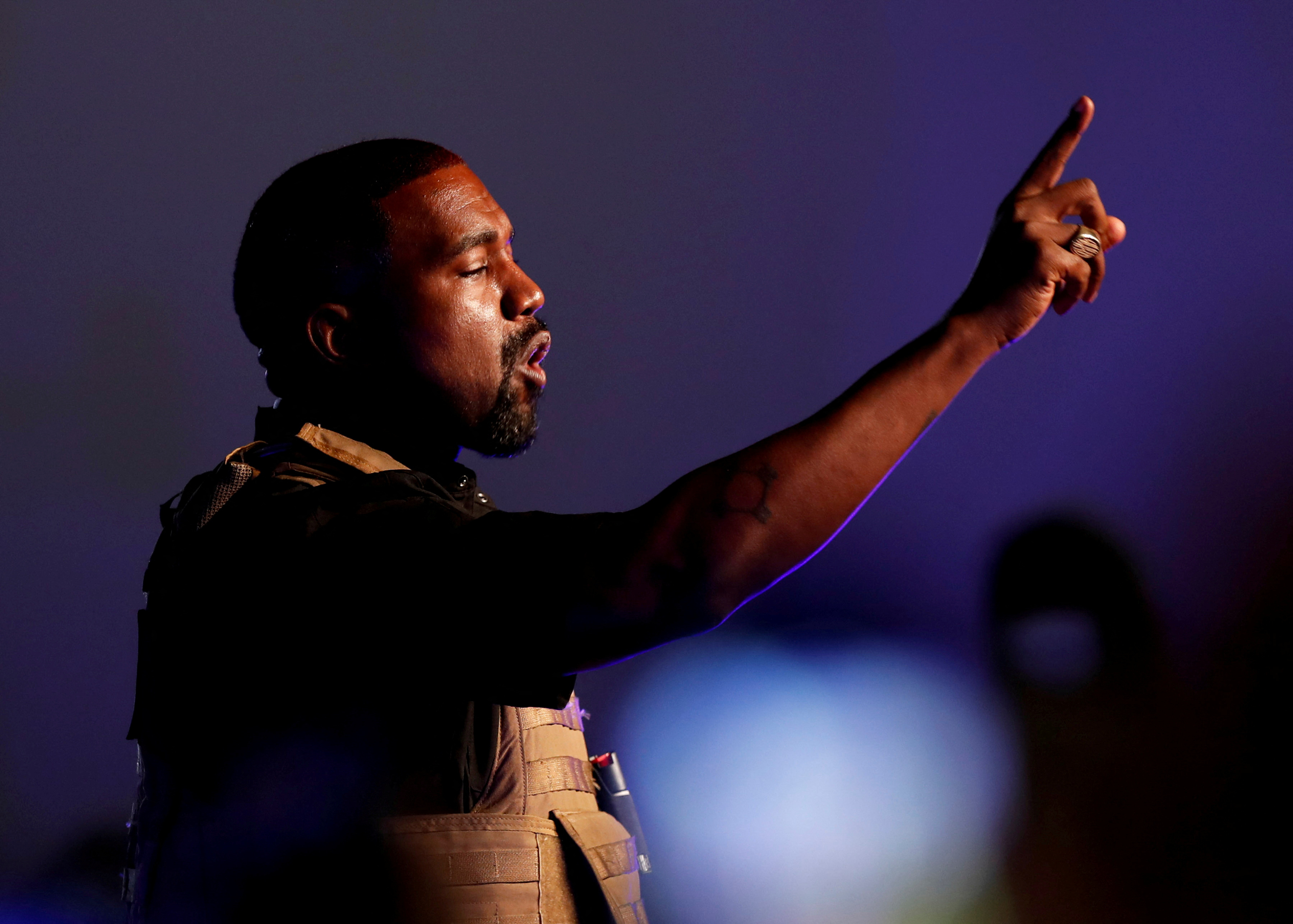 El rapero Kanye West en su primer mitin en apoyo de su candidatura presidencial en North Charleston, Carolina del Sur, el 19 de julio de 2020 (Reuters)