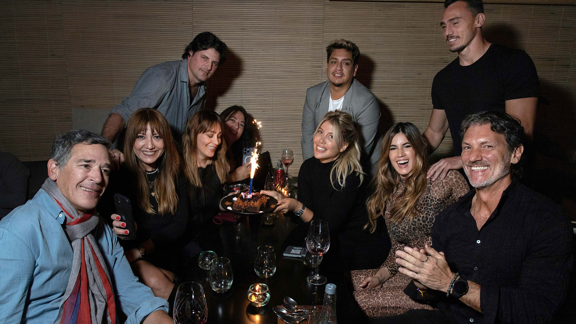 Sol Estevanez, rodeada de sus amigos en su cumpleaños