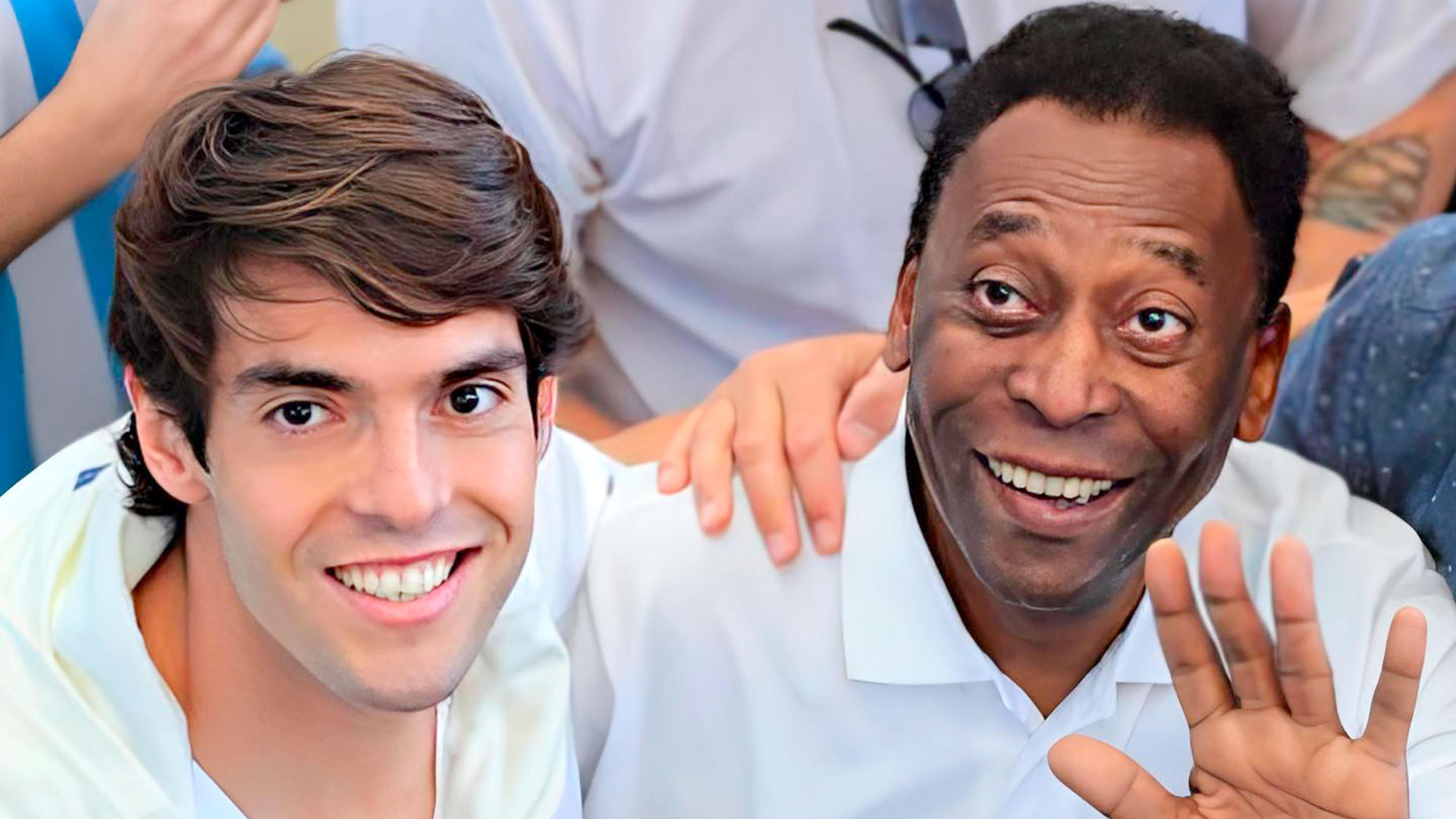 Two Brazilian soccer legends: Kaká and Pelé.  The 40-year-old former footballer publicly regretted not going to O'Rei's funeral (@kaka)