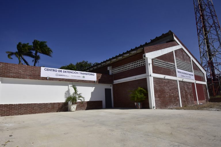 Ciudadanos en Barranquilla protestan por construcción de cárcel en barrio Las Estrellas