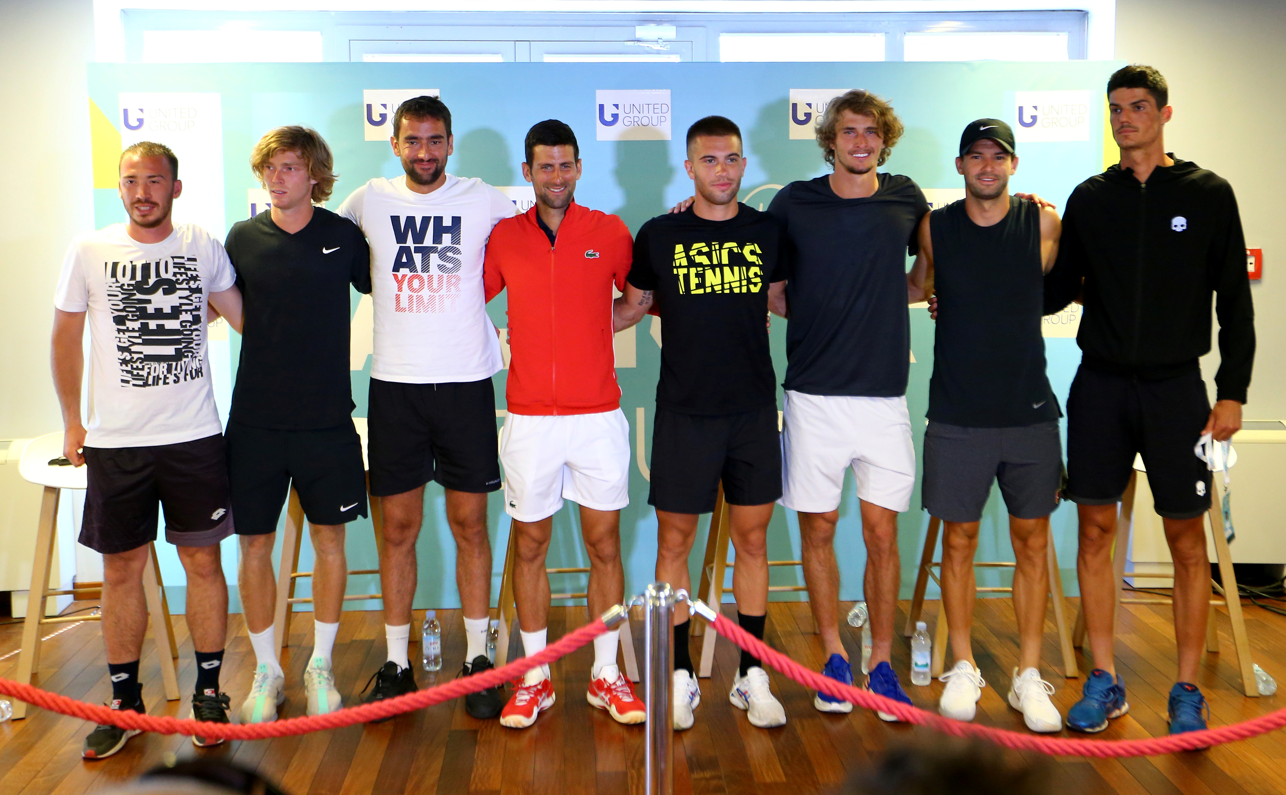 Novak Djokovic junto a los colegas que participaron del Adria Tour, varios de los que dieron positivo por coronavirus (REUTERS)