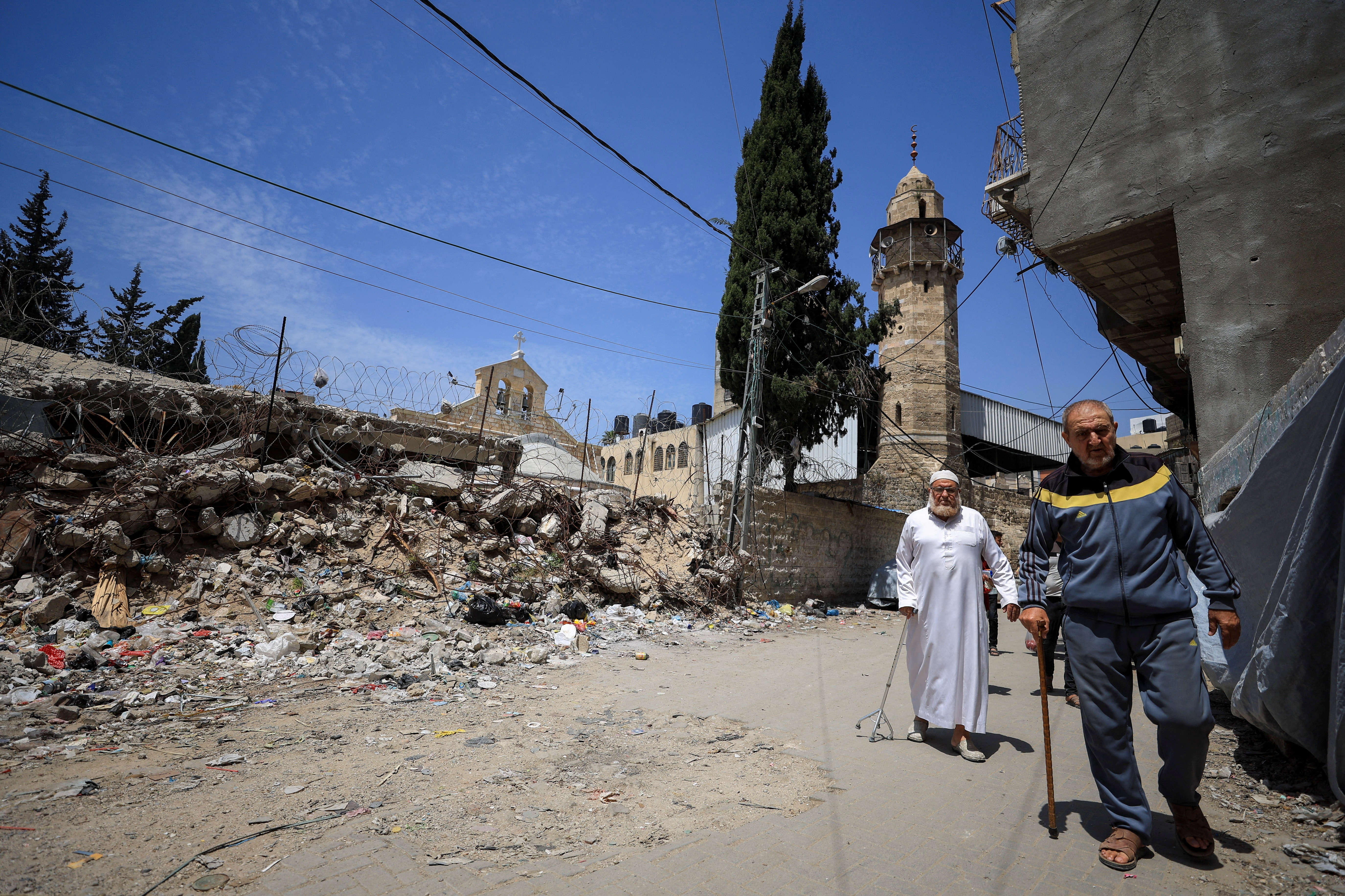 Quiénes son los drusos: la minoría religiosa que mantiene vínculos únicos con Israel y fue atacada por el nuevo gobierno en Siria