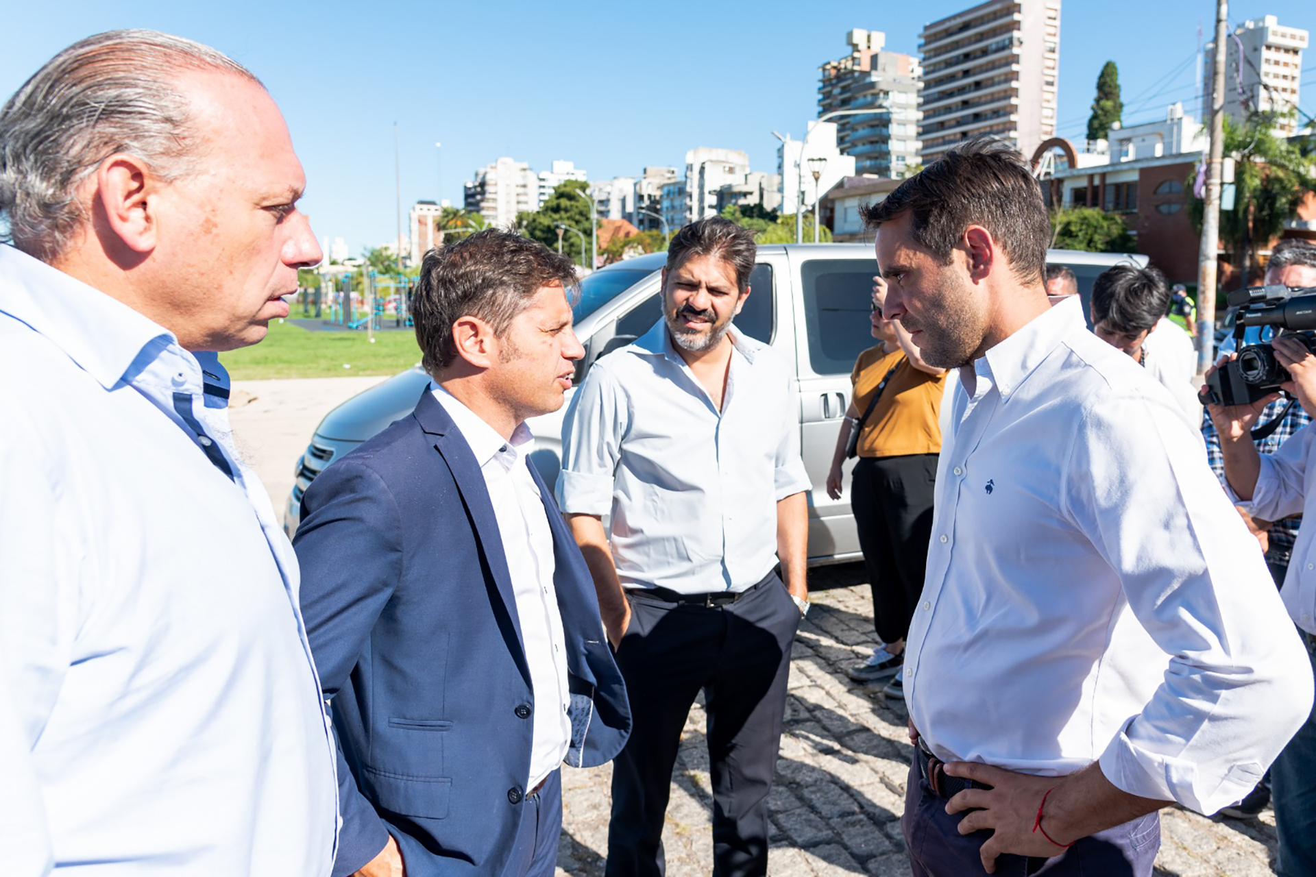 The mayor of San Nicolás, Manuel Passaglia (PRO) with Governor Axel Kicillof and part of his cabinet