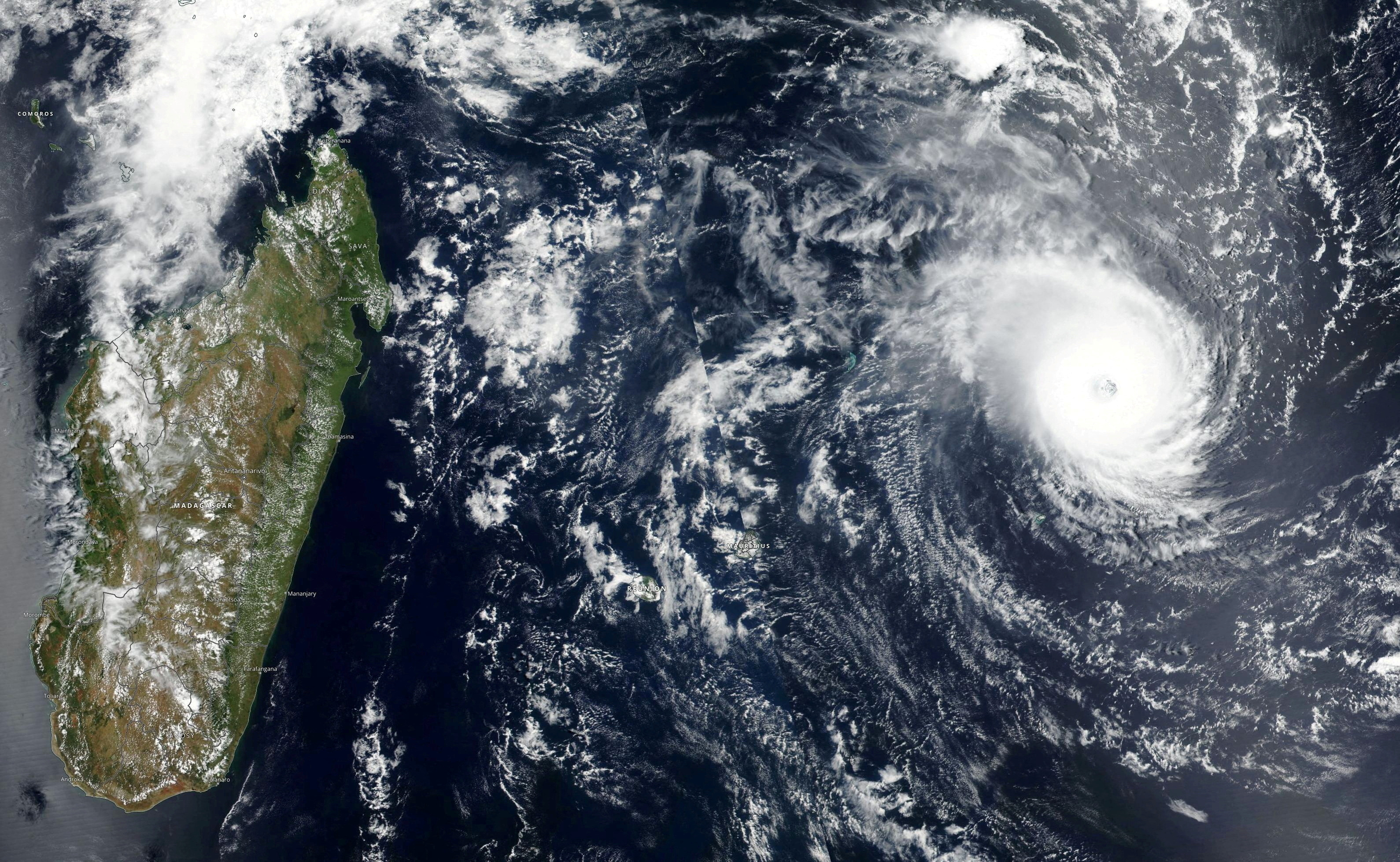 FOTO DE ARCHIVO: Las imágenes satelitales muestran al ciclón tropical Freddy acercándose a Madagascar en esta imagen satelital sin fecha obtenida el 20 de febrero de 2023. NASA Worldview/Handout vía REUTERS/File Photo
