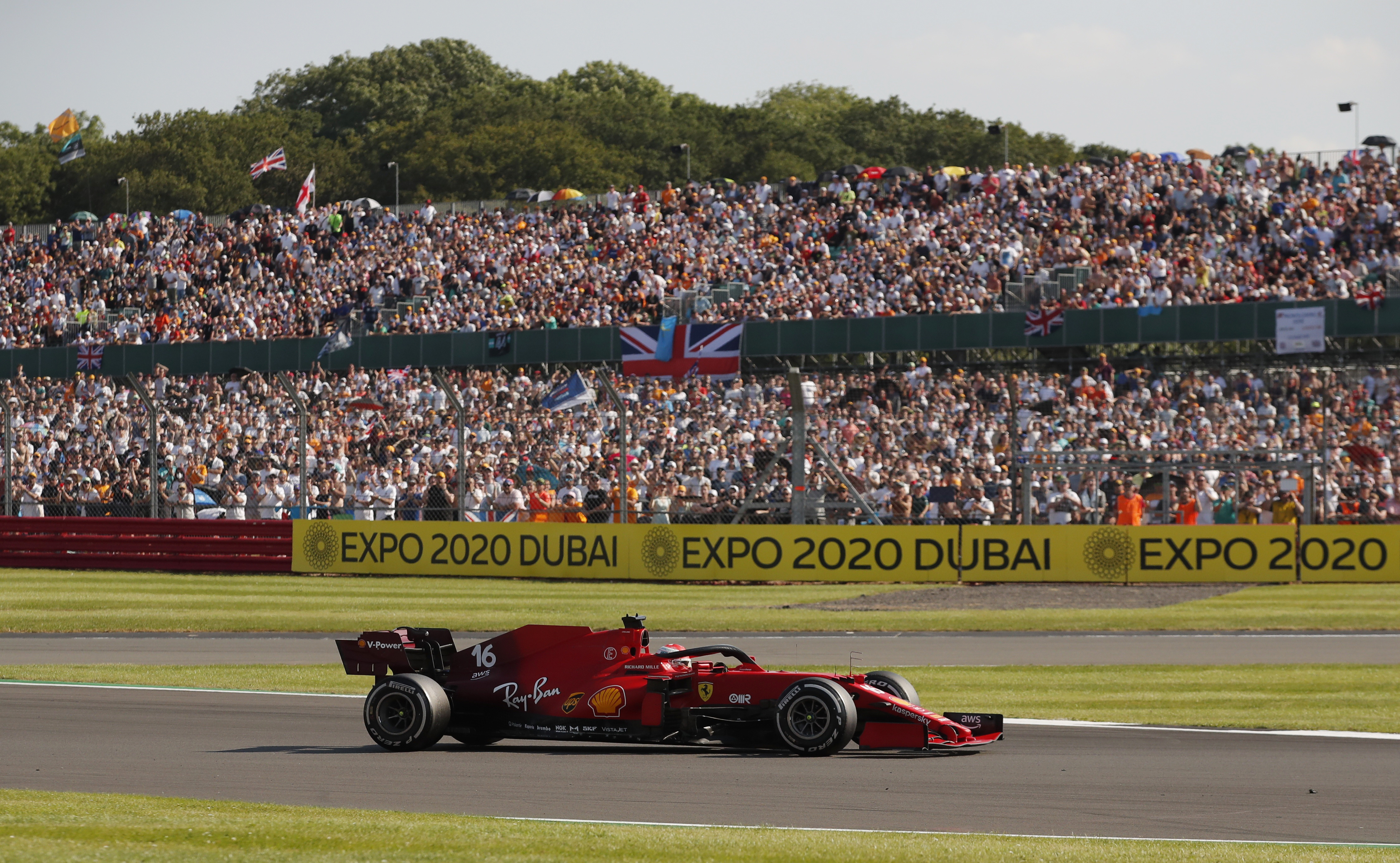Charles Leclerc estuvo cerca de cortar una sequía de casi dos años sin triunfos para Ferrari (REUTERS/Andrew Couldridge)