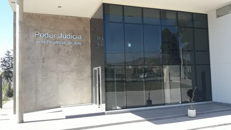 Vivi&oacute; un calvario en la casa de su pareja y lo denunci&oacute; por violencia de g&eacute;nero: la asfixi&oacute; y la ech&oacute; a la calle desnuda