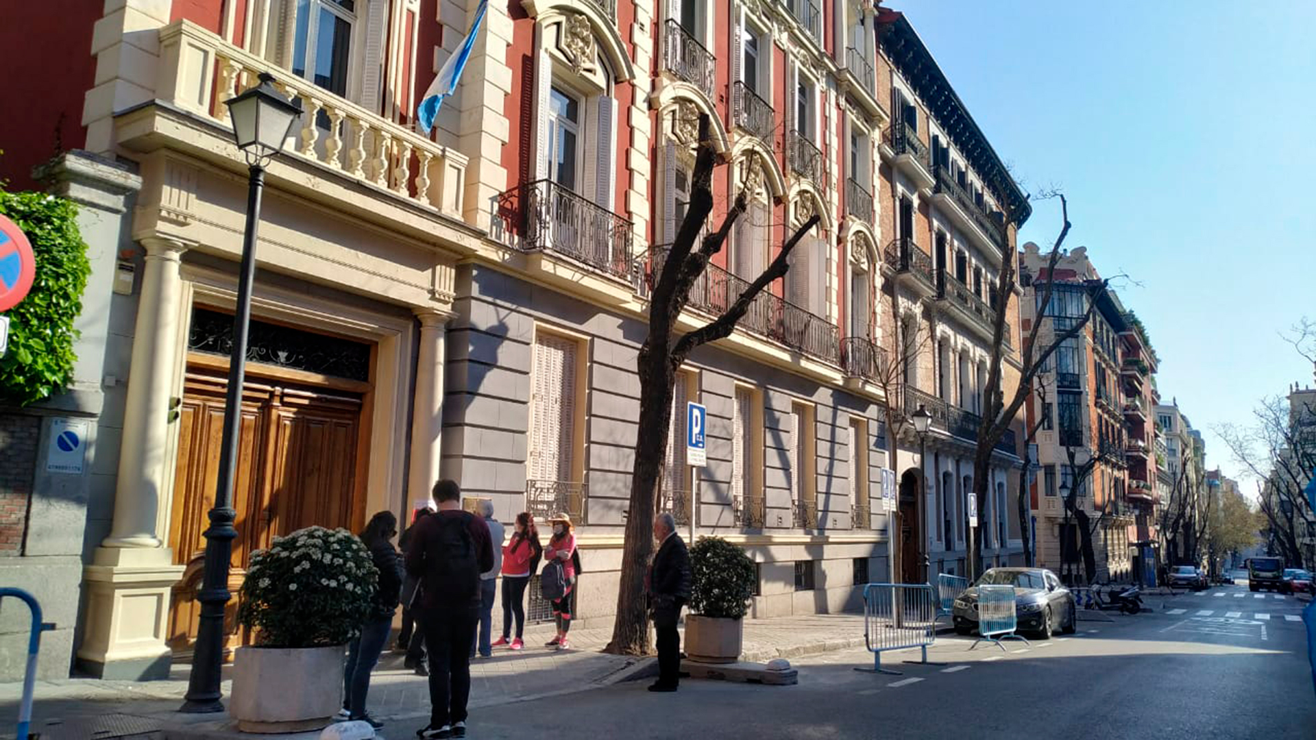 Consulado argentino en España, principal destino de los emigrantes argentinos (Joaquín Pedroso)