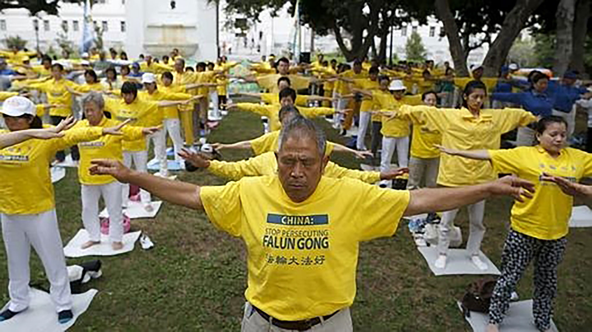 Organismos internacionales de defensa de los derechos humanos comenzaron a poner en la mira un fenómeno peculiar que se estaba dando en el gigante asiático: la persecución de los practicantes de Falun Gong (AFP)
