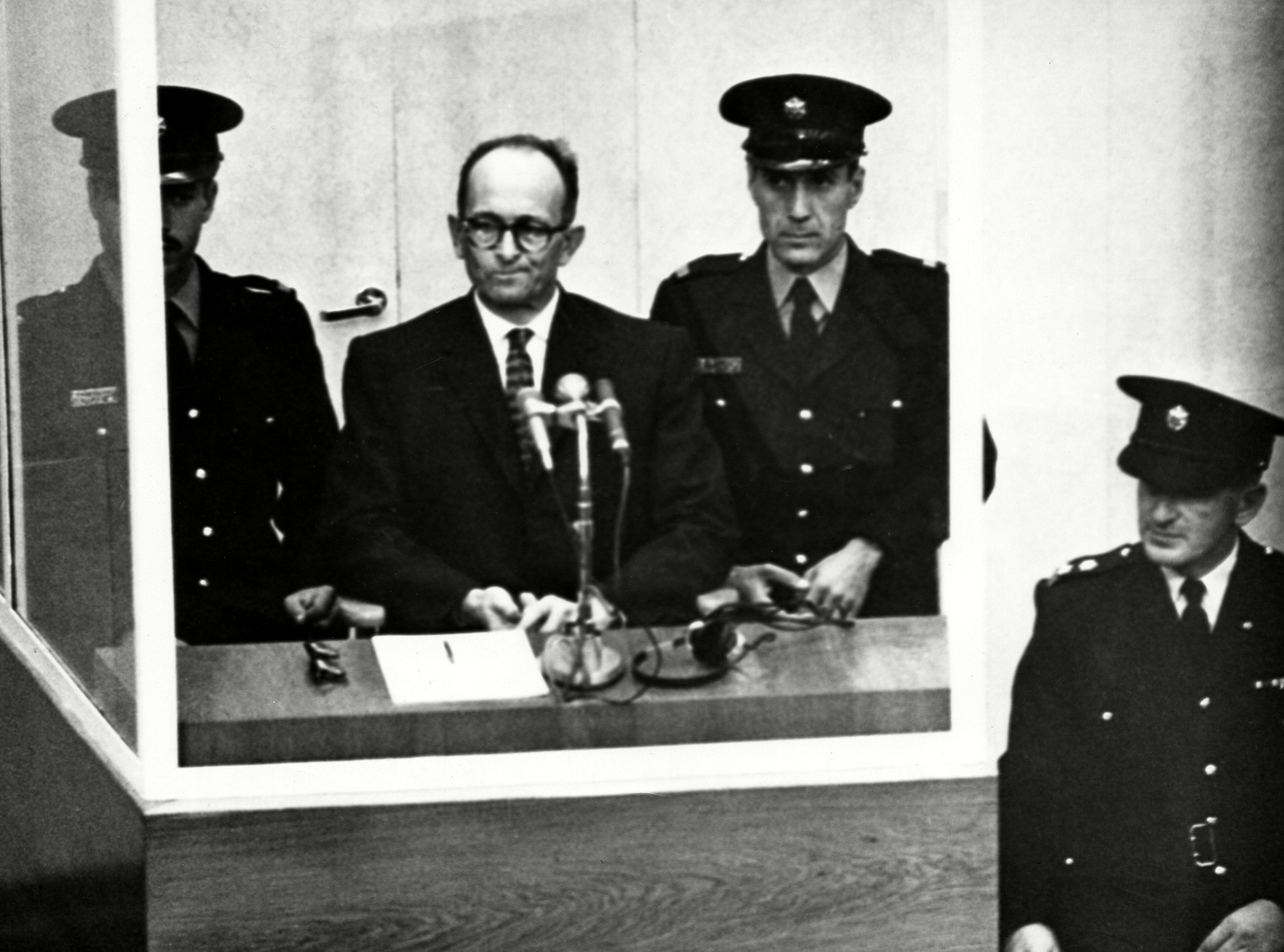 Adolf Eichmann fue condenado a la horca por sus crímenes durante el juicio en Nuremberg. Los espías del Mossad que se lo llevaron de la Argentina también buscaban a Mengele (Everett/Shutterstock)