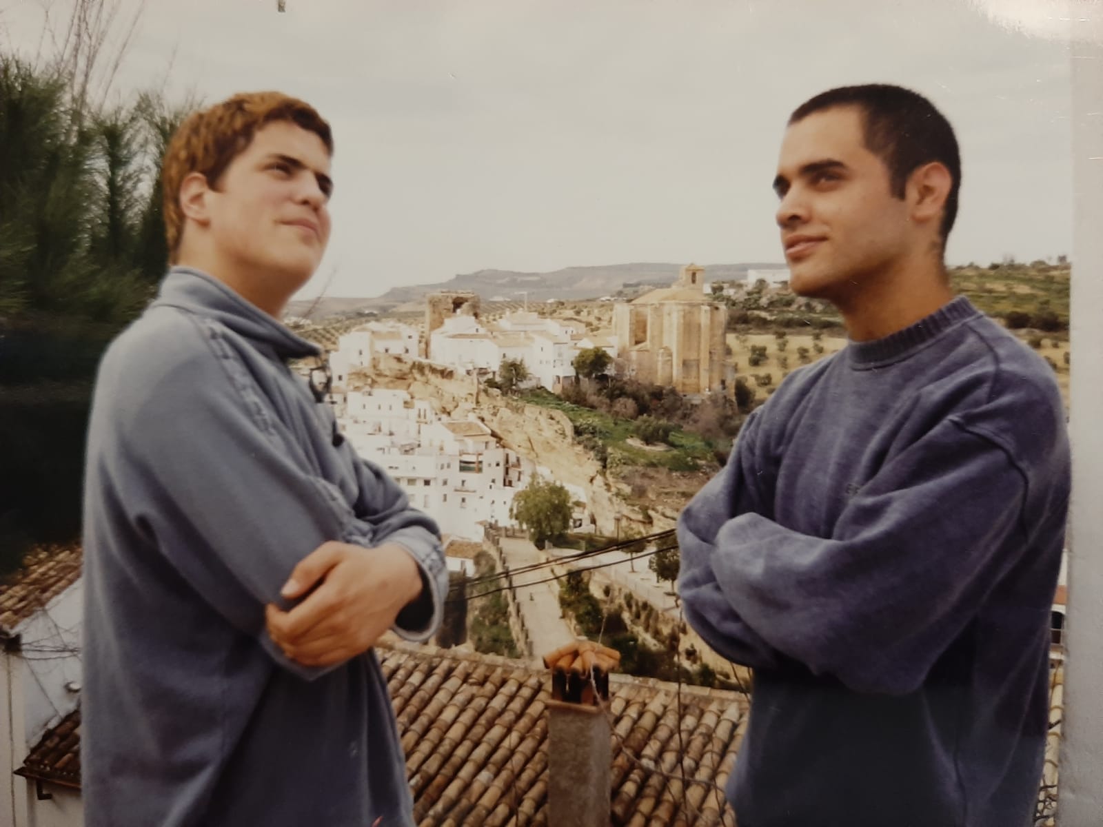 A la derecha, Maxi, a la izquierda, quien fue su "hermano" hasta sus 33 y ahora es su "hermano de crianza"