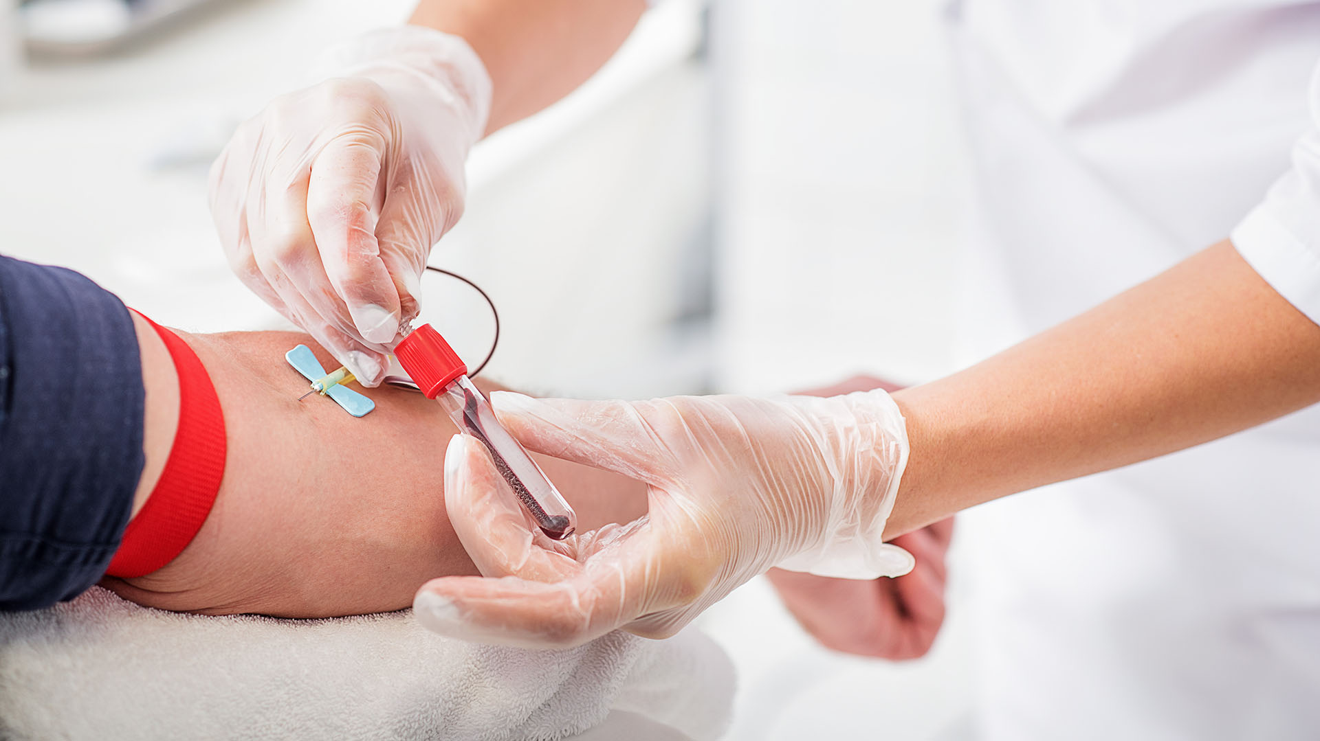 La FDA planteó flexibilizar las reglas de donación de sangre para hombres homosexuales y bisexuales