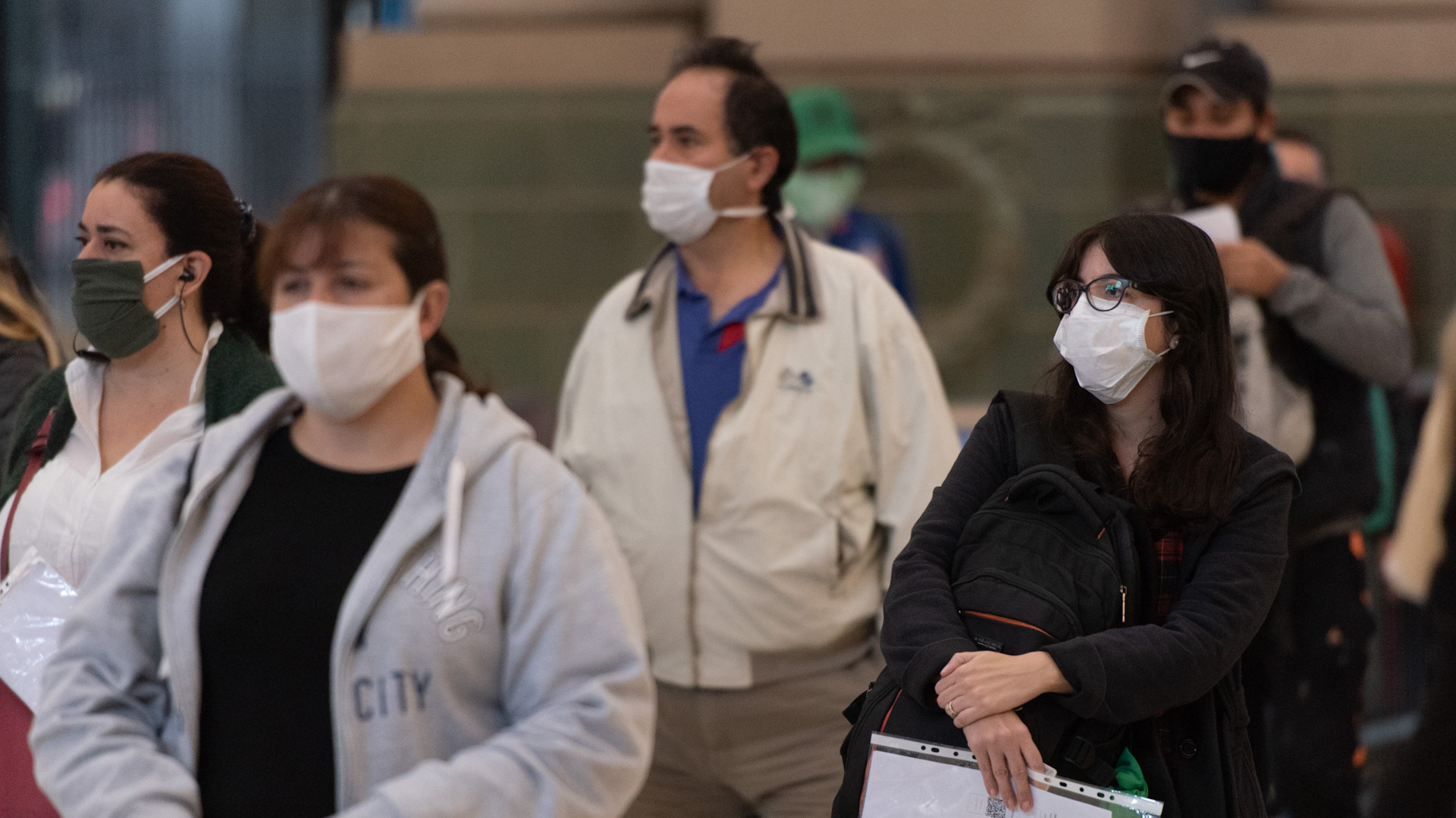 En los últimos días se incrementó la cantidad de personas en la calle a medida que crecen las recomendaciones de especialistas de empezar a flexibilizar la cuarentena