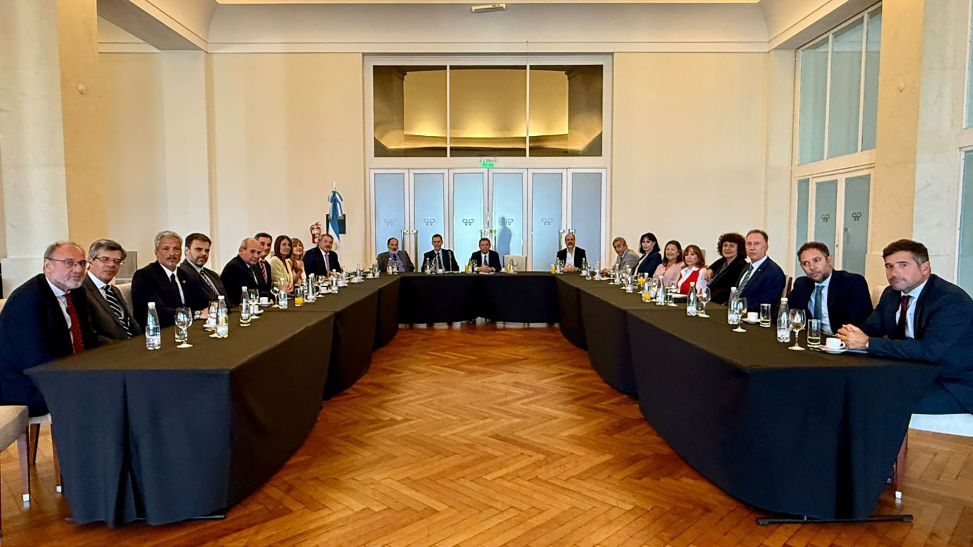 La selección femenina de Irán se trasladará desde Malasia a Omán, pero dos de sus integrantes siguen en Australia